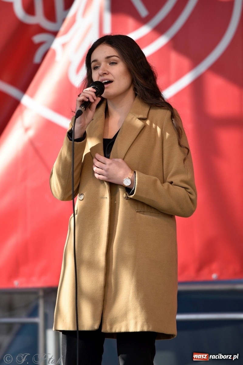 Zdjęcie w galerii na portalu naszraciborz.pl: Muzyczno-taneczne popołudnie na raciborskim Rynku wiadomości z regionu