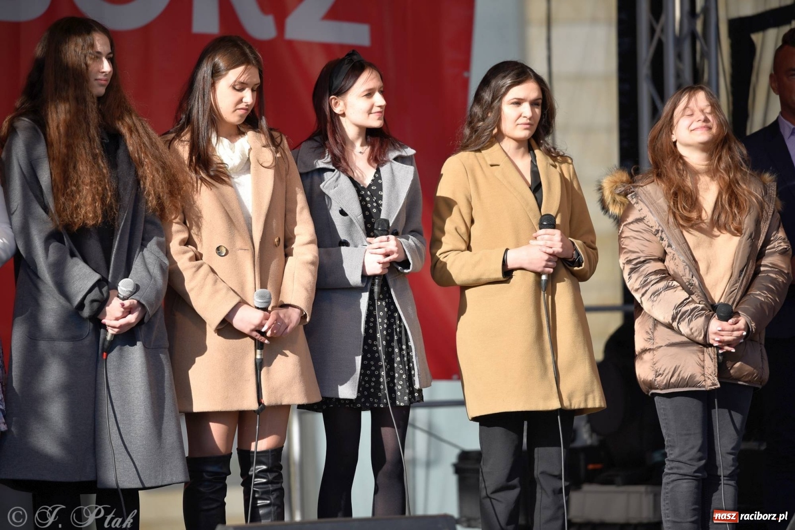 Zdjęcie w galerii na portalu naszraciborz.pl: Muzyczno-taneczne popołudnie na raciborskim Rynku wiadomości z regionu