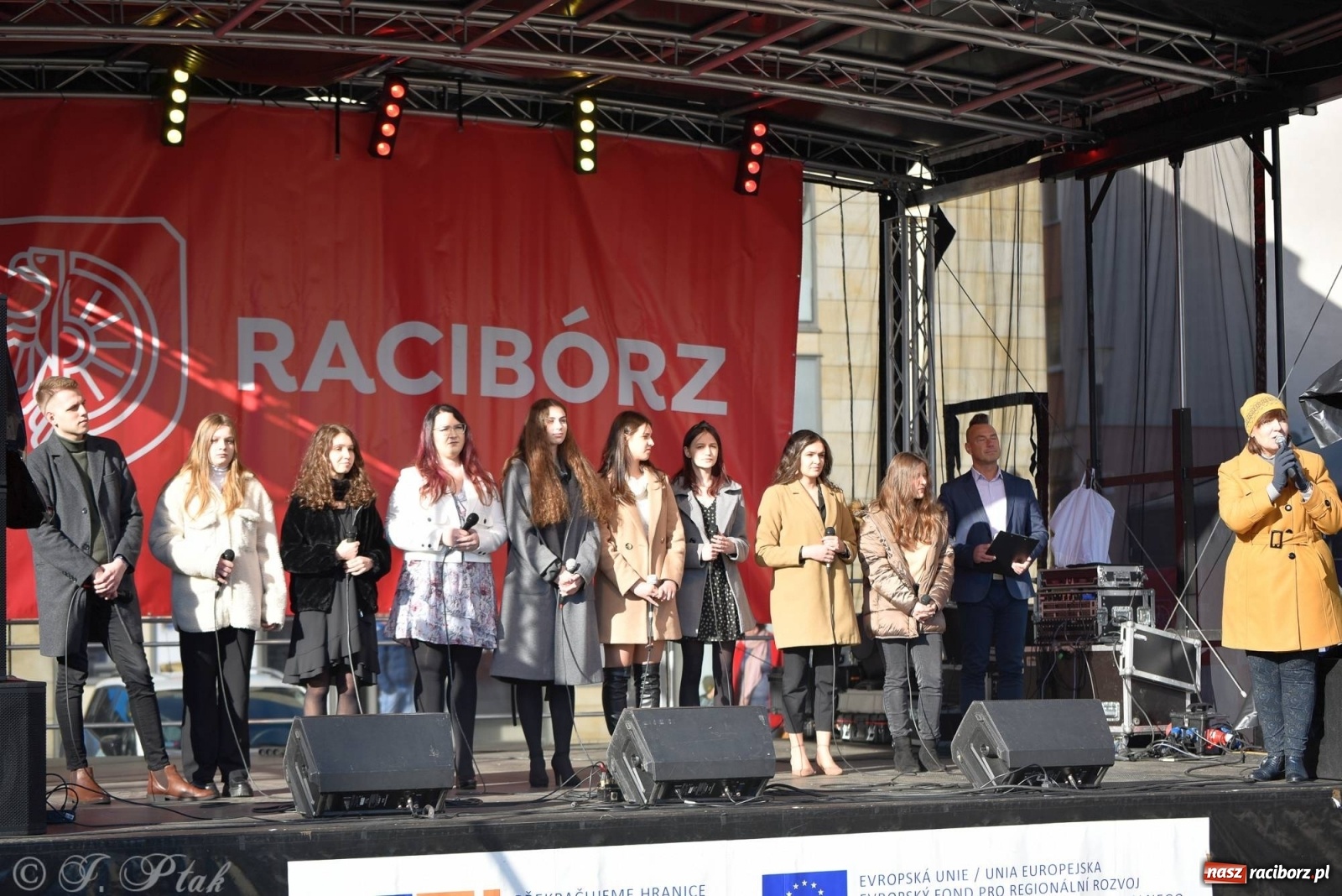 Zdjęcie w galerii na portalu naszraciborz.pl: Muzyczno-taneczne popołudnie na raciborskim Rynku wiadomości z regionu