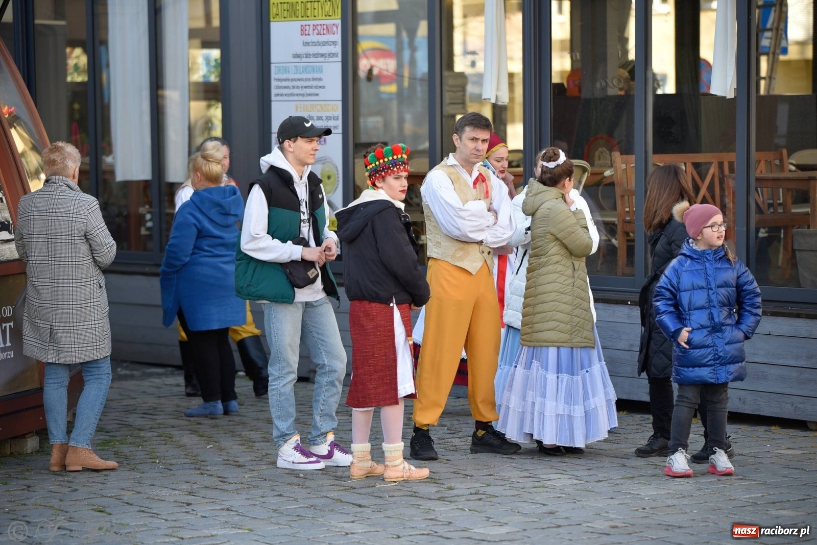 Zdjęcie w galerii na portalu naszraciborz.pl: Muzyczno-taneczne popołudnie na raciborskim Rynku wiadomości z regionu