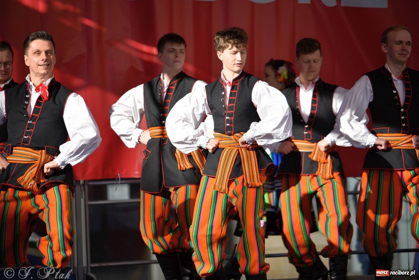 Zdjęcie w galerii na portalu naszraciborz.pl: Muzyczno-taneczne popołudnie na raciborskim Rynku wiadomości z regionu