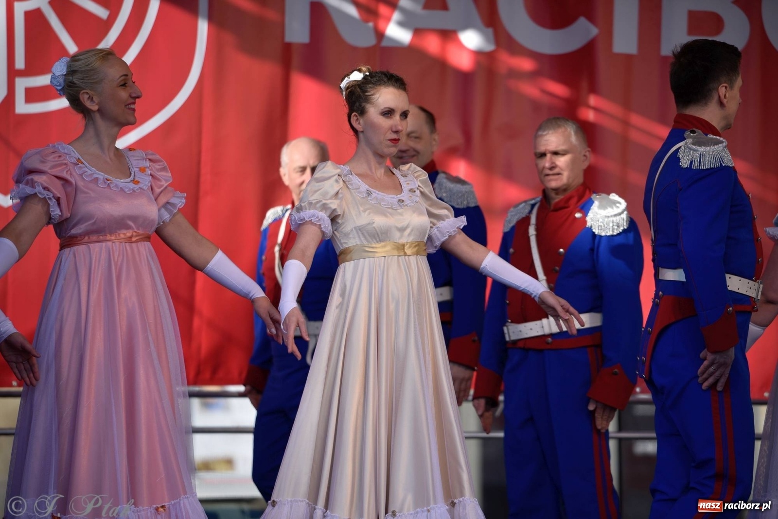 Zdjęcie w galerii na portalu naszraciborz.pl: Muzyczno-taneczne popołudnie na raciborskim Rynku wiadomości z regionu