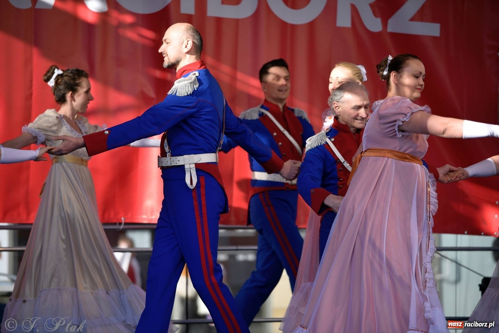 Zdjęcie w galerii na portalu naszraciborz.pl: Muzyczno-taneczne popołudnie na raciborskim Rynku wiadomości z regionu