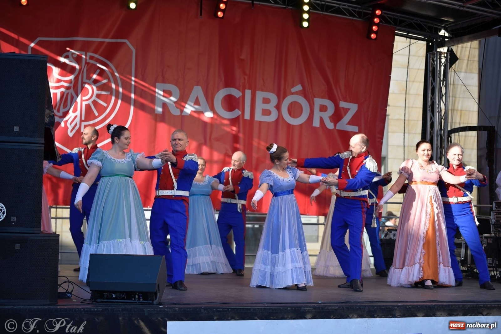 Zdjęcie w galerii na portalu naszraciborz.pl: Muzyczno-taneczne popołudnie na raciborskim Rynku wiadomości z regionu