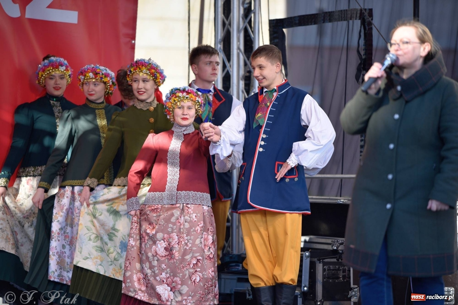 Zdjęcie w galerii na portalu naszraciborz.pl: Muzyczno-taneczne popołudnie na raciborskim Rynku wiadomości z regionu