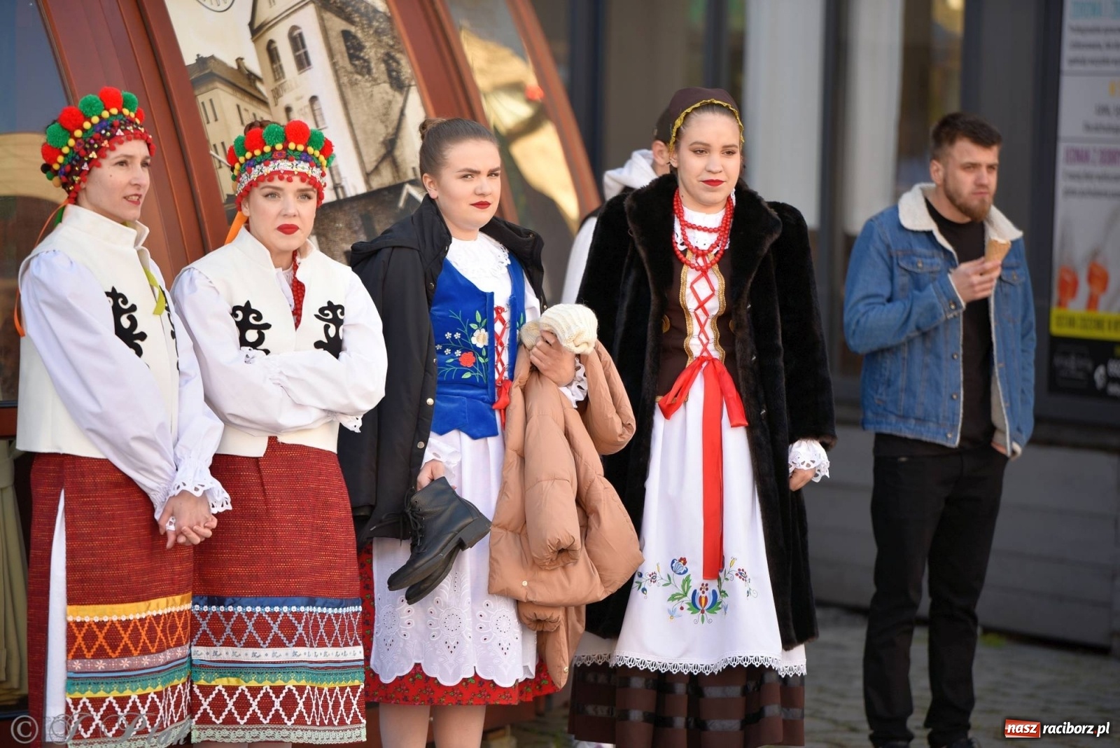 Zdjęcie w galerii na portalu naszraciborz.pl: Muzyczno-taneczne popołudnie na raciborskim Rynku wiadomości z regionu
