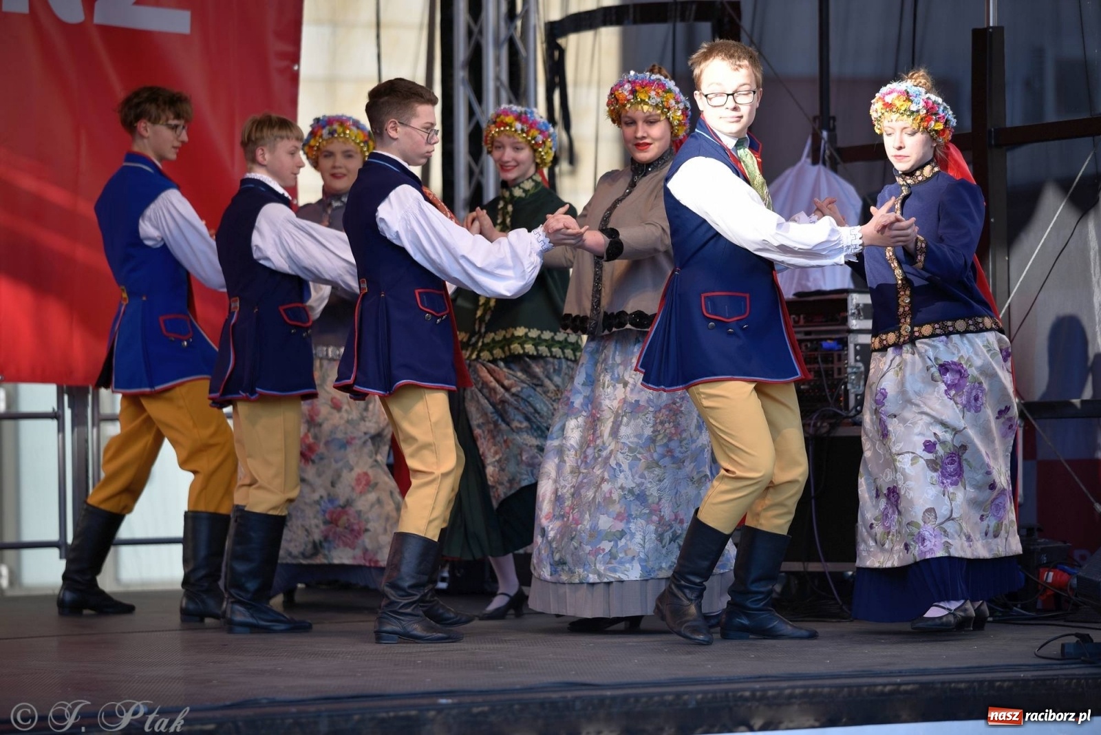 Zdjęcie w galerii na portalu naszraciborz.pl: Muzyczno-taneczne popołudnie na raciborskim Rynku wiadomości z regionu
