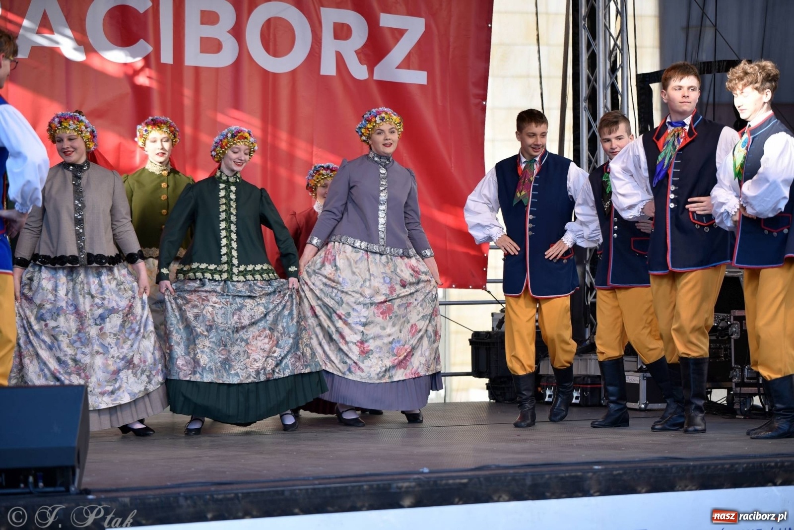 Zdjęcie w galerii na portalu naszraciborz.pl: Muzyczno-taneczne popołudnie na raciborskim Rynku wiadomości z regionu