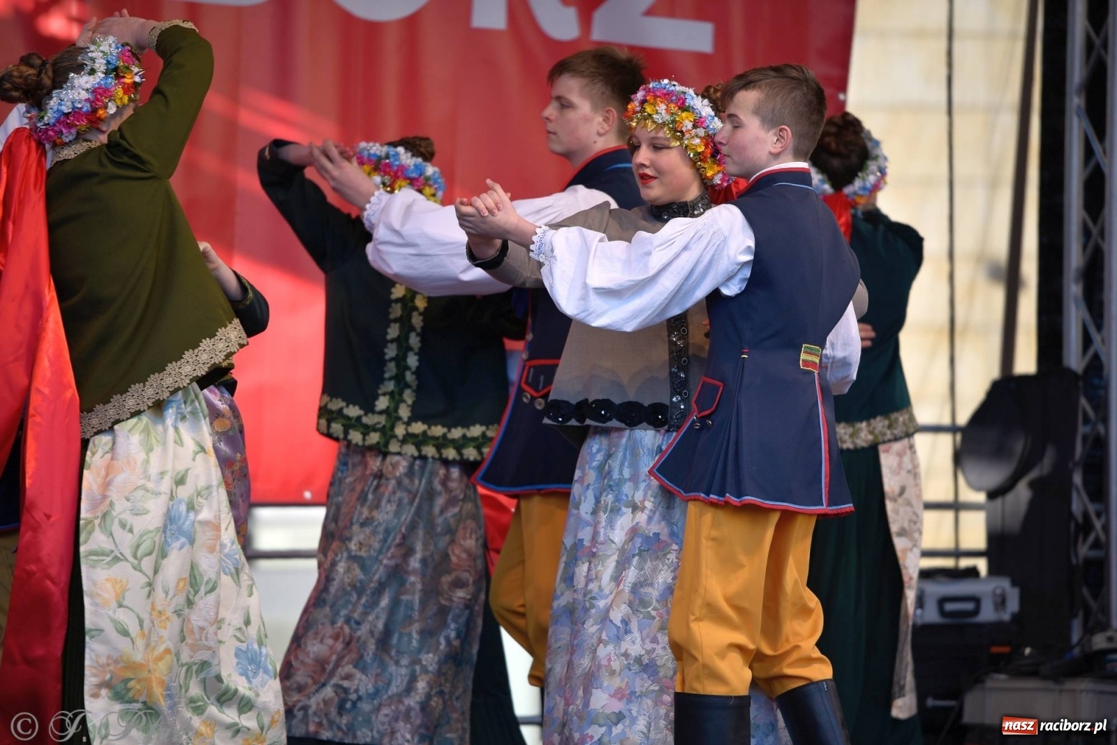 Zdjęcie w galerii na portalu naszraciborz.pl: Muzyczno-taneczne popołudnie na raciborskim Rynku wiadomości z regionu