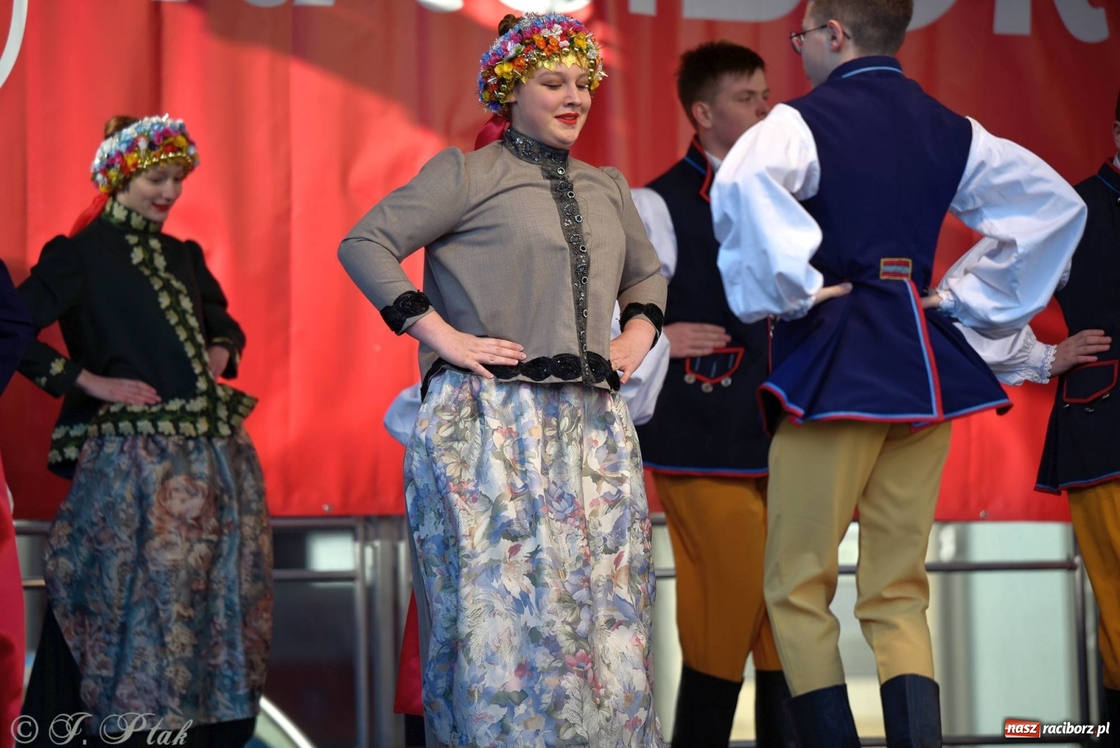 Zdjęcie w galerii na portalu naszraciborz.pl: Muzyczno-taneczne popołudnie na raciborskim Rynku wiadomości z regionu