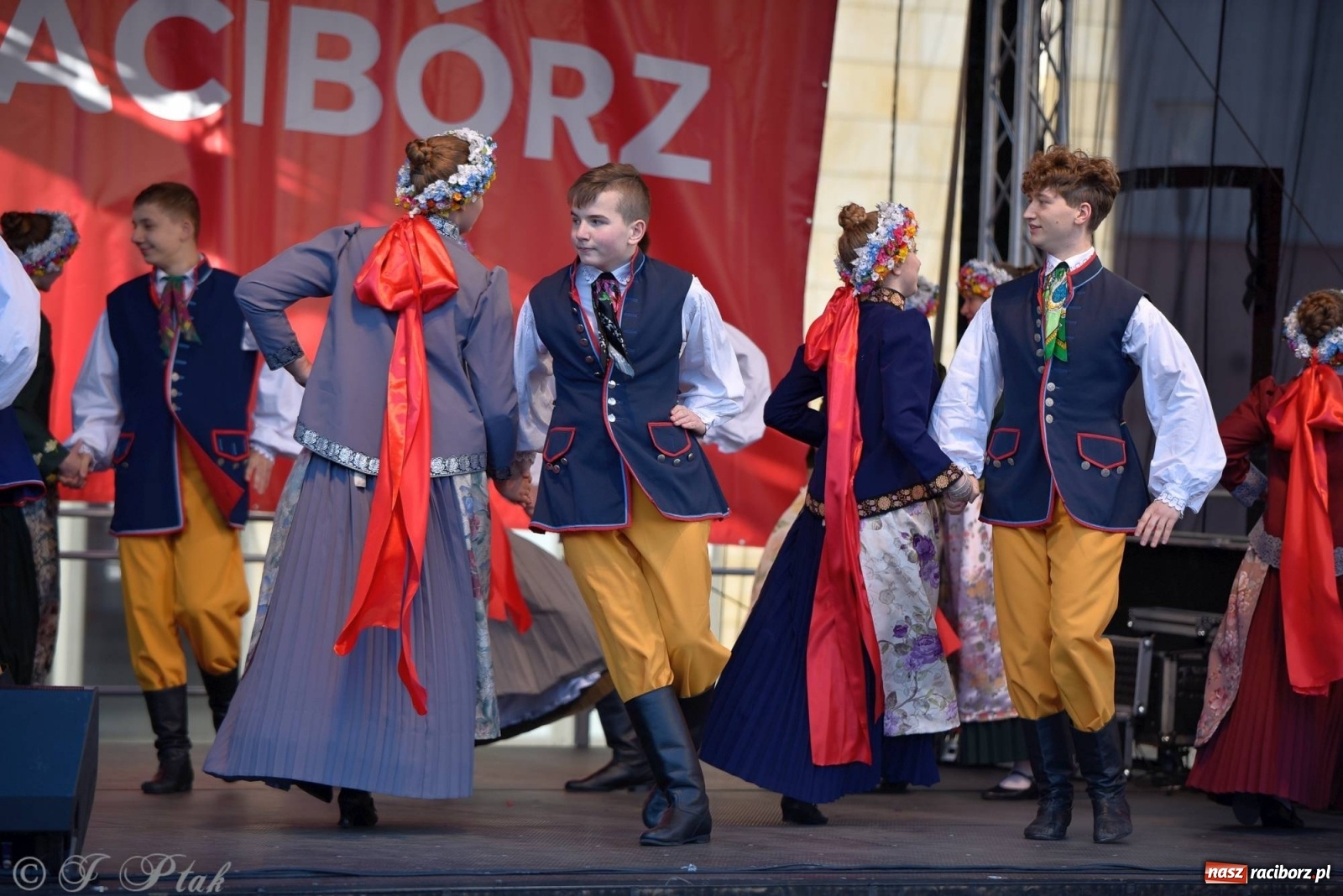 Zdjęcie w galerii na portalu naszraciborz.pl: Muzyczno-taneczne popołudnie na raciborskim Rynku wiadomości z regionu