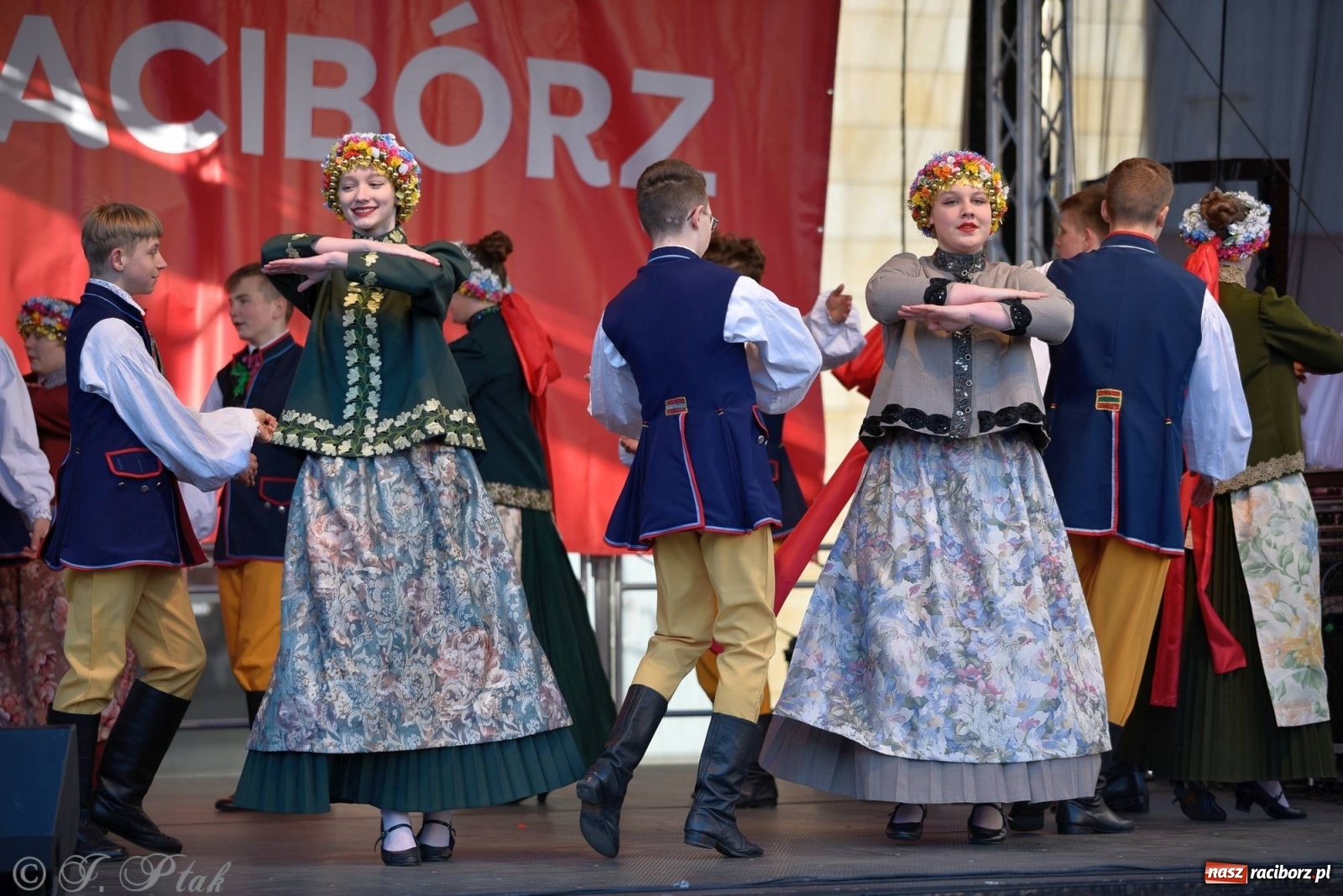 Zdjęcie w galerii na portalu naszraciborz.pl: Muzyczno-taneczne popołudnie na raciborskim Rynku wiadomości z regionu