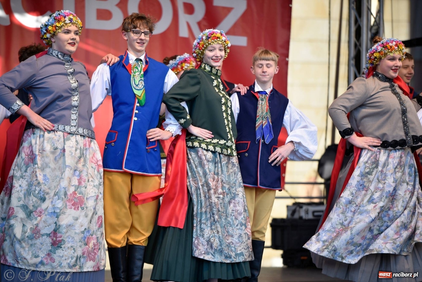 Zdjęcie w galerii na portalu naszraciborz.pl: Muzyczno-taneczne popołudnie na raciborskim Rynku wiadomości z regionu