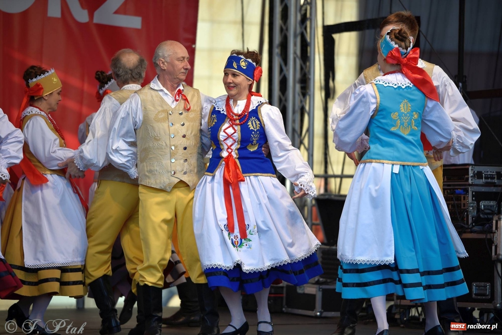 Zdjęcie w galerii na portalu naszraciborz.pl: Muzyczno-taneczne popołudnie na raciborskim Rynku wiadomości z regionu