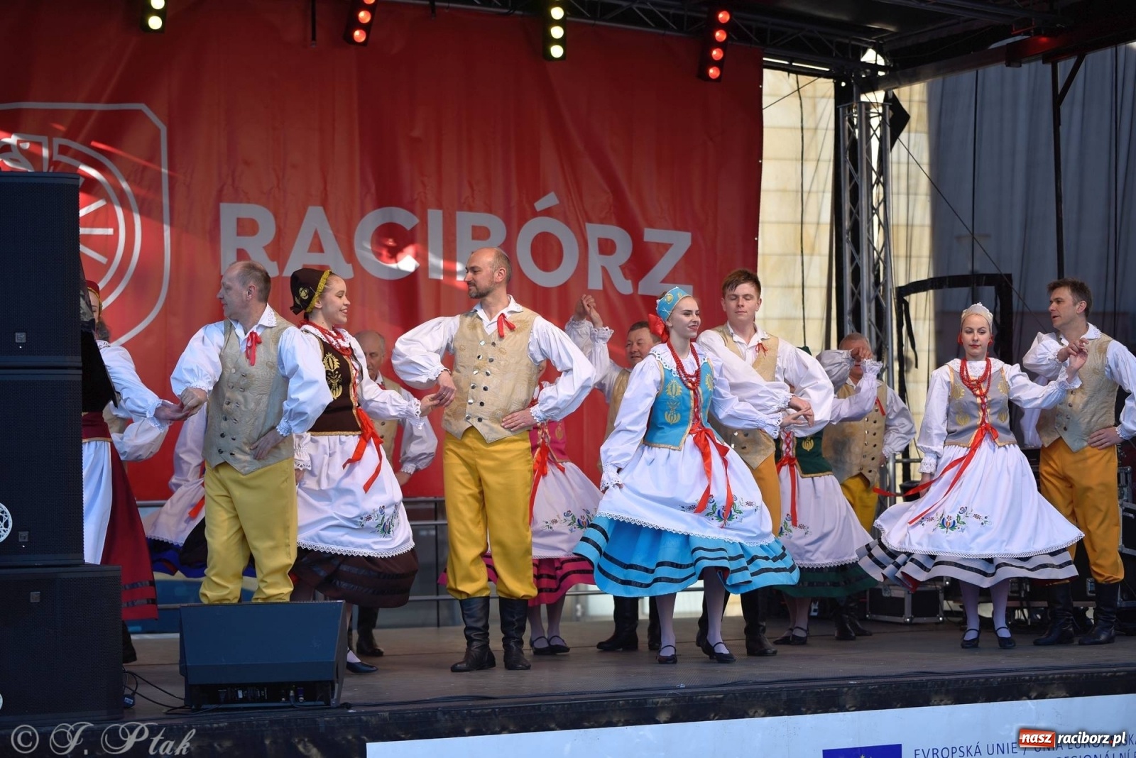 Zdjęcie w galerii na portalu naszraciborz.pl: Muzyczno-taneczne popołudnie na raciborskim Rynku wiadomości z regionu