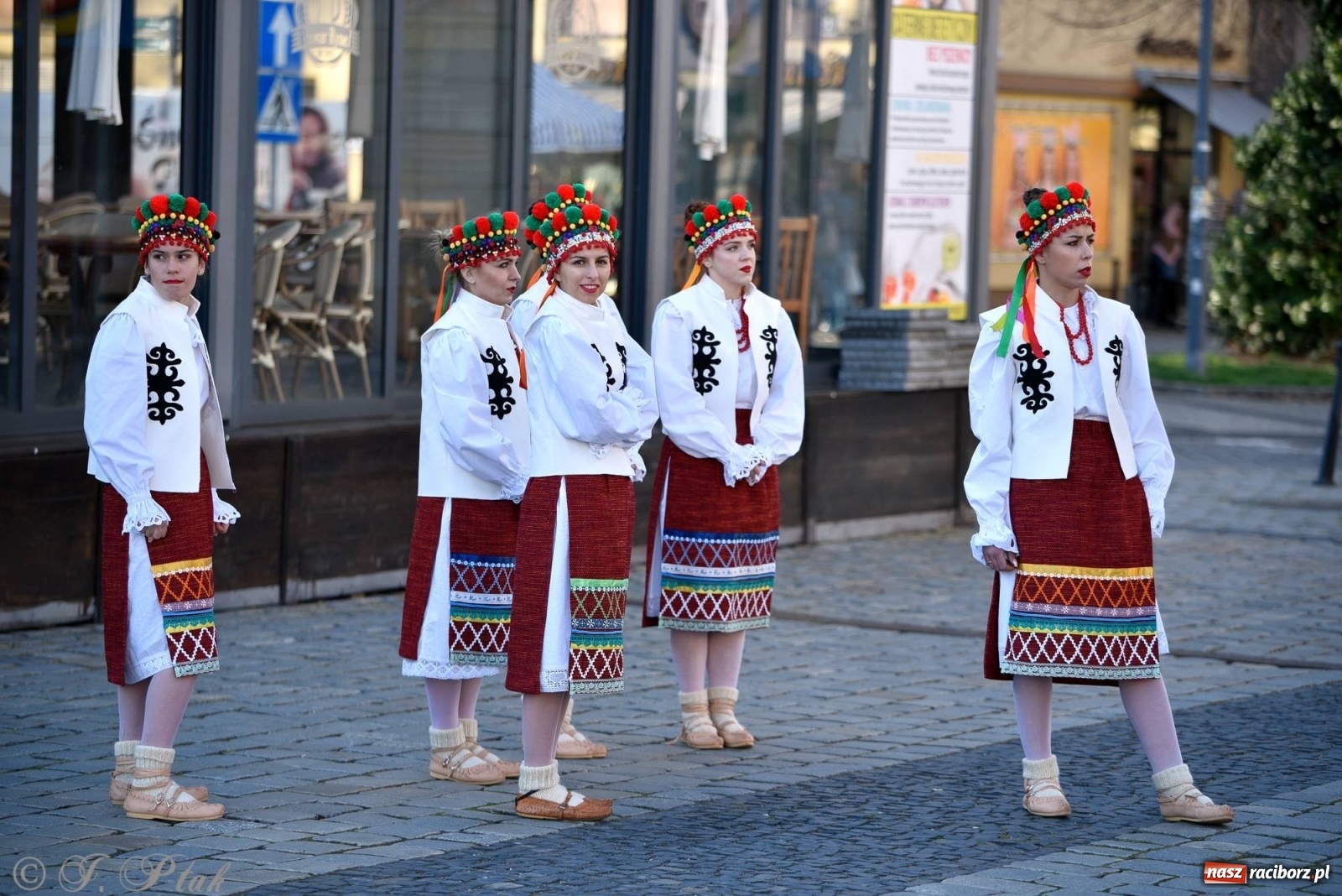 Zdjęcie w galerii na portalu naszraciborz.pl: Muzyczno-taneczne popołudnie na raciborskim Rynku wiadomości z regionu