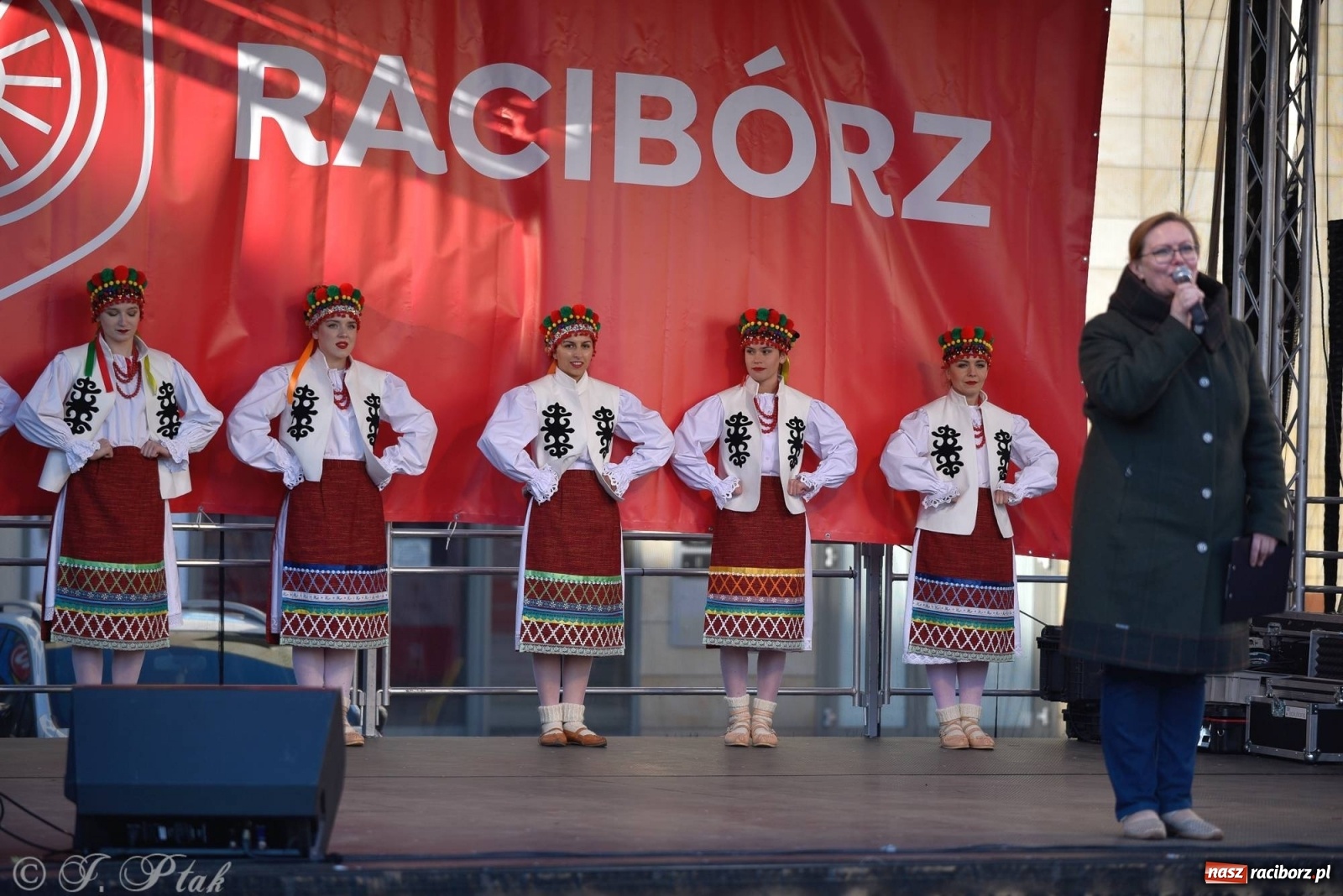 Zdjęcie w galerii na portalu naszraciborz.pl: Muzyczno-taneczne popołudnie na raciborskim Rynku wiadomości z regionu