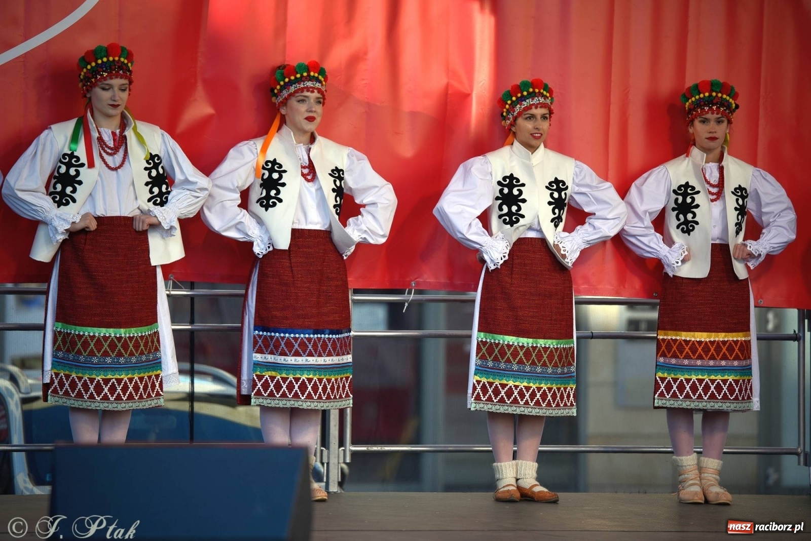 Zdjęcie w galerii na portalu naszraciborz.pl: Muzyczno-taneczne popołudnie na raciborskim Rynku wiadomości z regionu