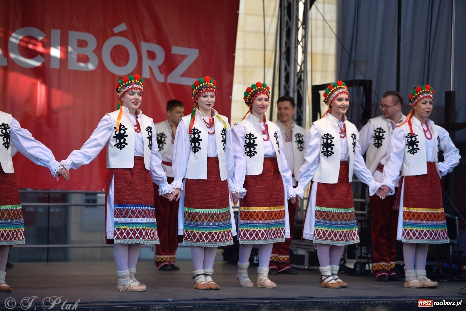 Zdjęcie w galerii na portalu naszraciborz.pl: Muzyczno-taneczne popołudnie na raciborskim Rynku wiadomości z regionu