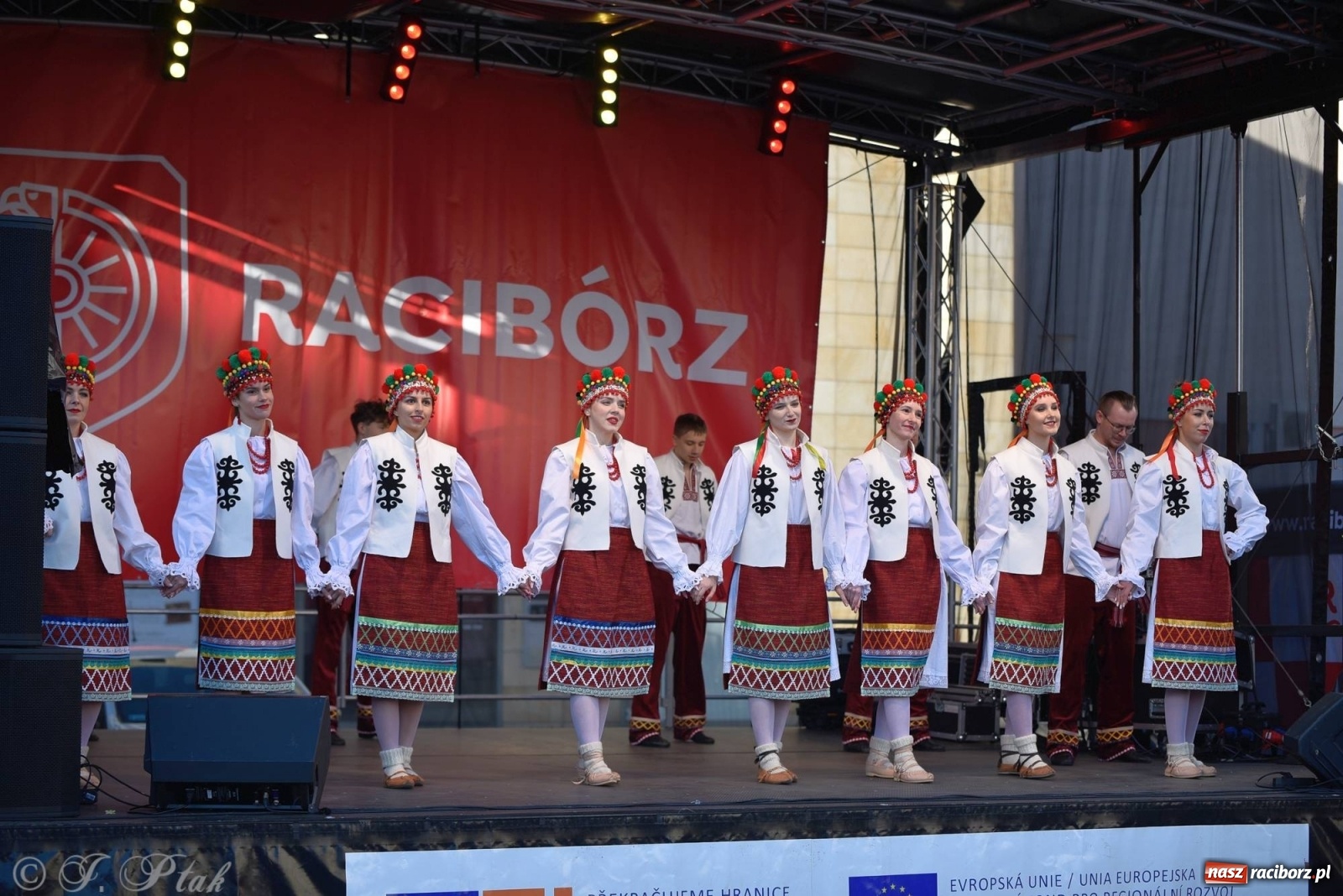 Zdjęcie w galerii na portalu naszraciborz.pl: Muzyczno-taneczne popołudnie na raciborskim Rynku wiadomości z regionu