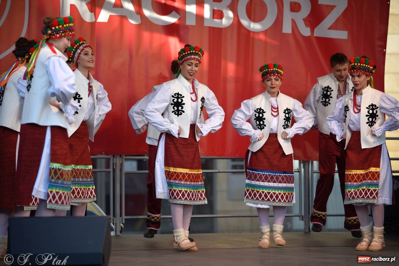 Zdjęcie w galerii na portalu naszraciborz.pl: Muzyczno-taneczne popołudnie na raciborskim Rynku wiadomości z regionu
