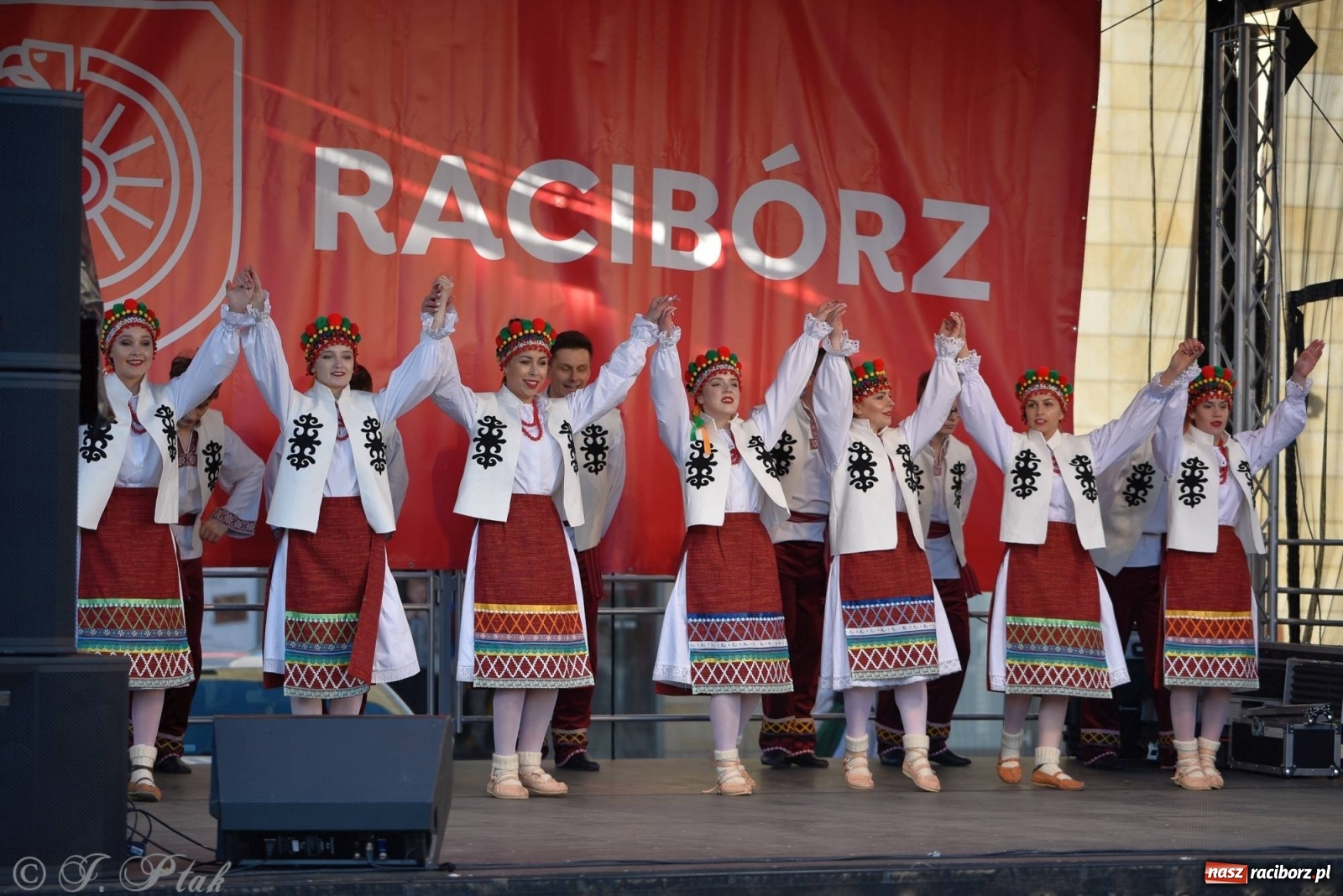 Zdjęcie w galerii na portalu naszraciborz.pl: Muzyczno-taneczne popołudnie na raciborskim Rynku wiadomości z regionu