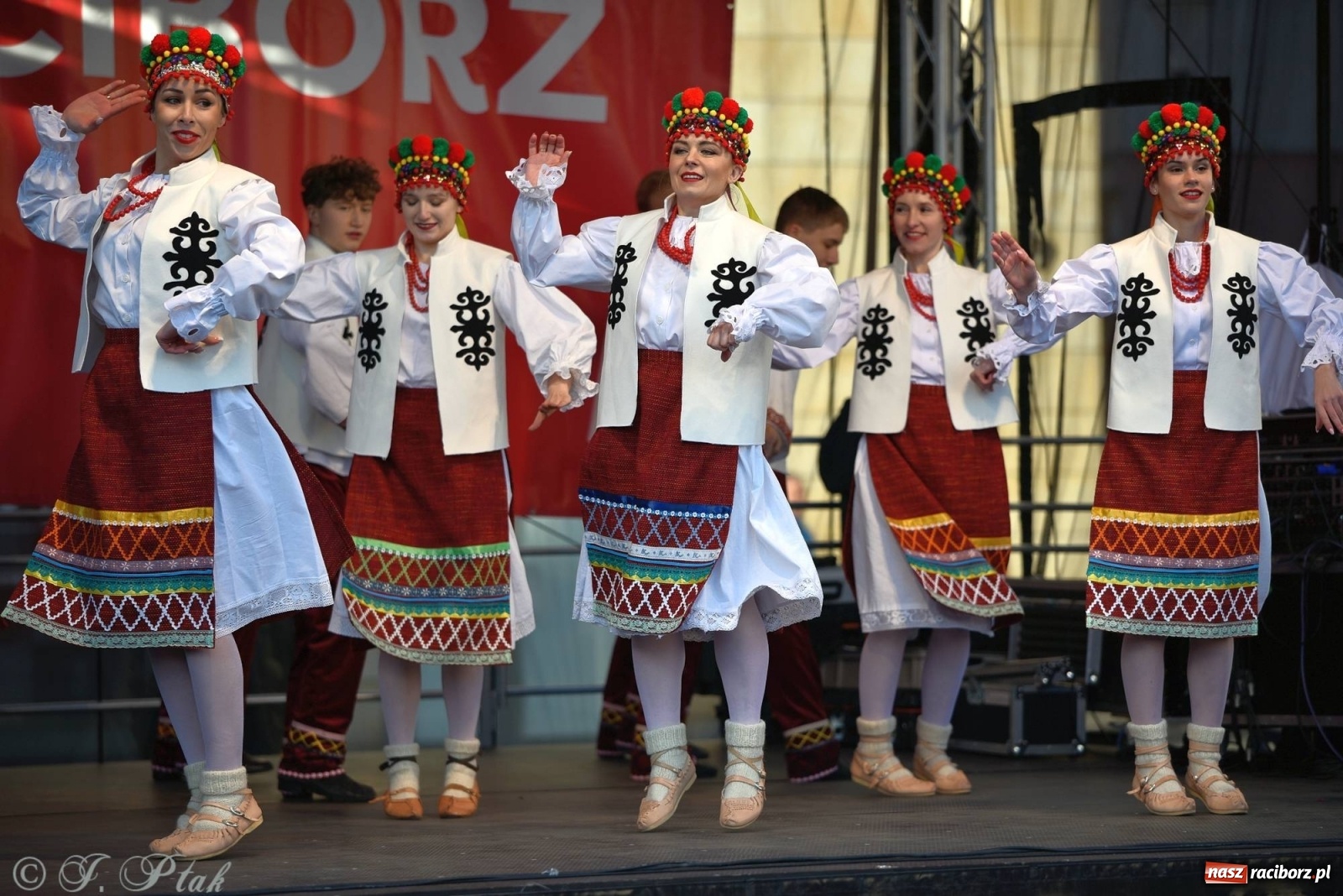 Zdjęcie w galerii na portalu naszraciborz.pl: Muzyczno-taneczne popołudnie na raciborskim Rynku wiadomości z regionu