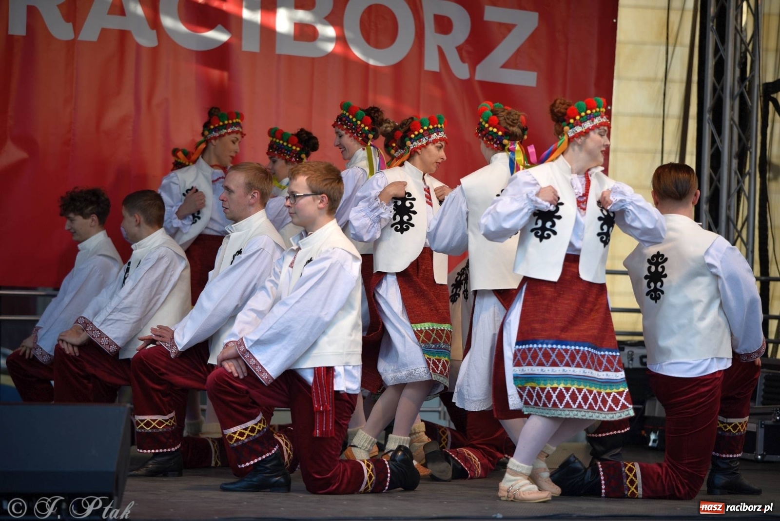 Zdjęcie w galerii na portalu naszraciborz.pl: Muzyczno-taneczne popołudnie na raciborskim Rynku wiadomości z regionu