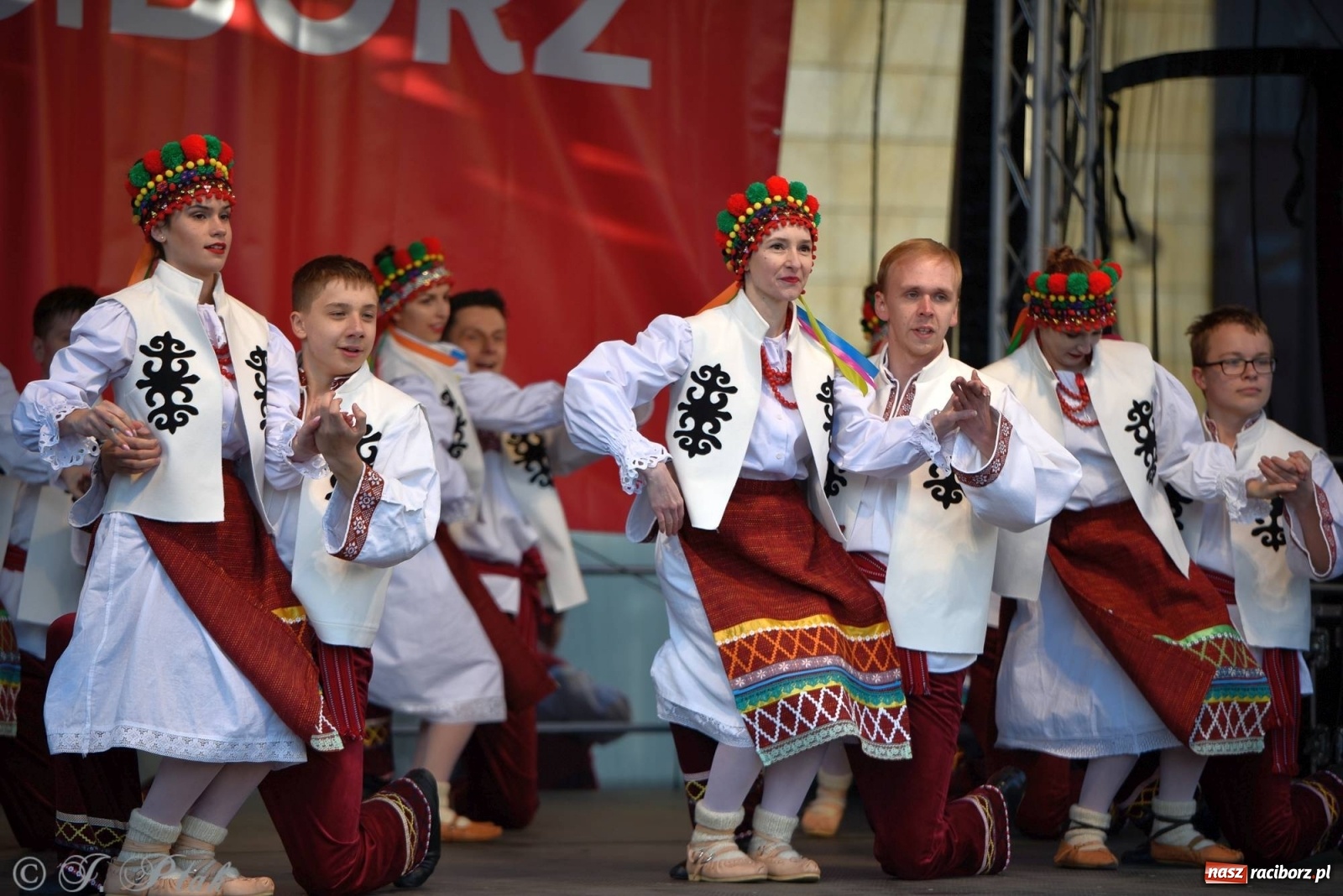 Zdjęcie w galerii na portalu naszraciborz.pl: Muzyczno-taneczne popołudnie na raciborskim Rynku wiadomości z regionu