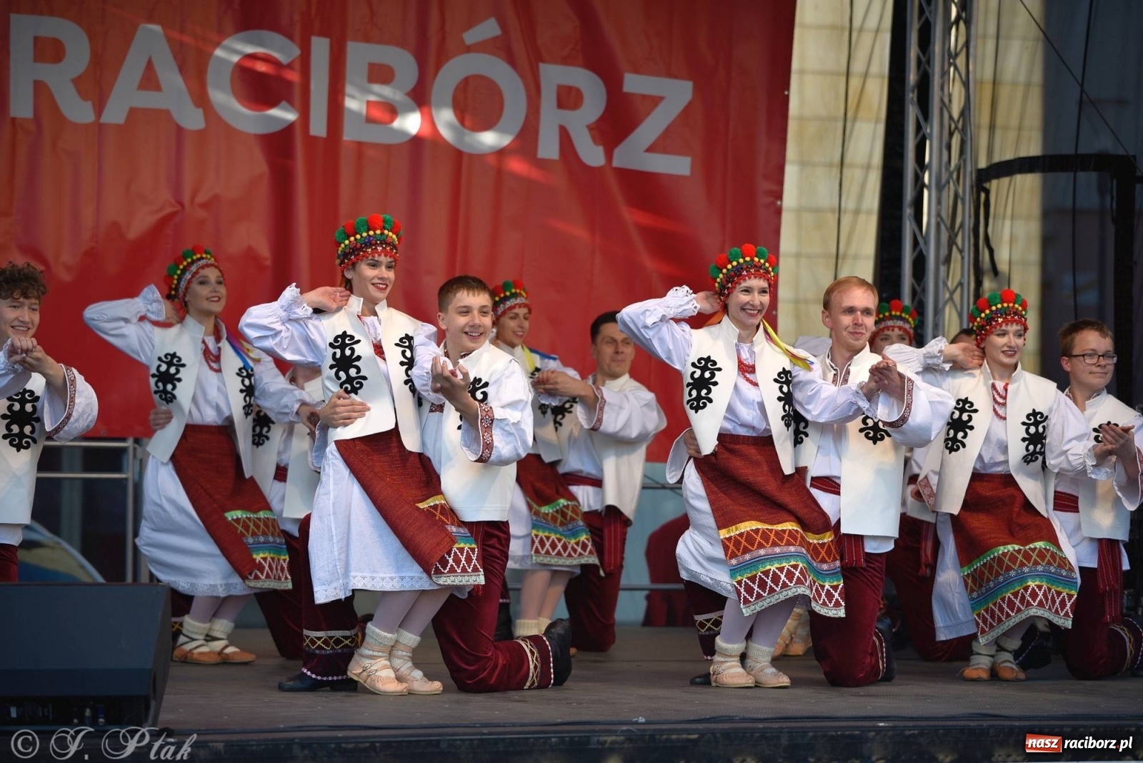 Zdjęcie w galerii na portalu naszraciborz.pl: Muzyczno-taneczne popołudnie na raciborskim Rynku wiadomości z regionu