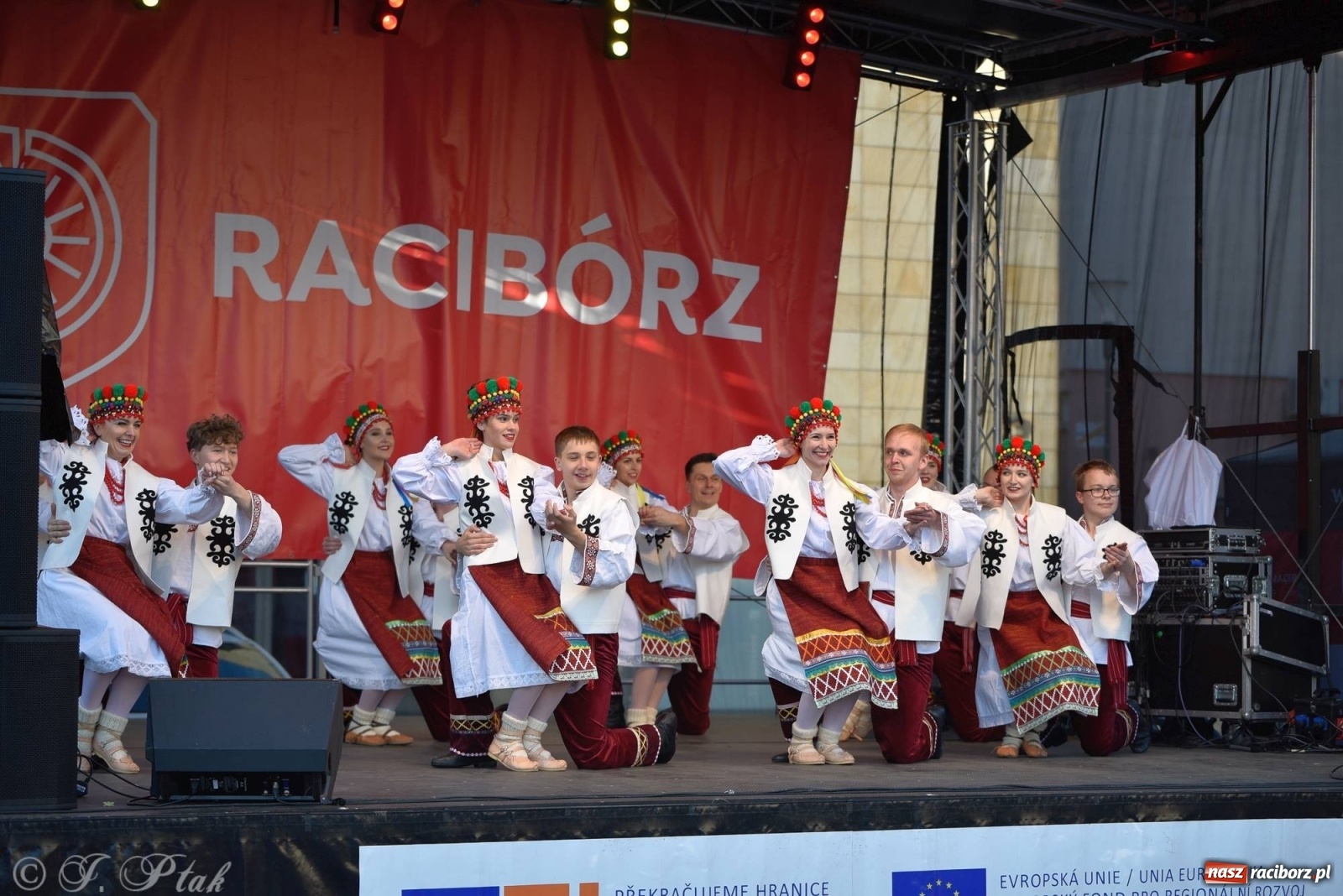 Zdjęcie w galerii na portalu naszraciborz.pl: Muzyczno-taneczne popołudnie na raciborskim Rynku wiadomości z regionu