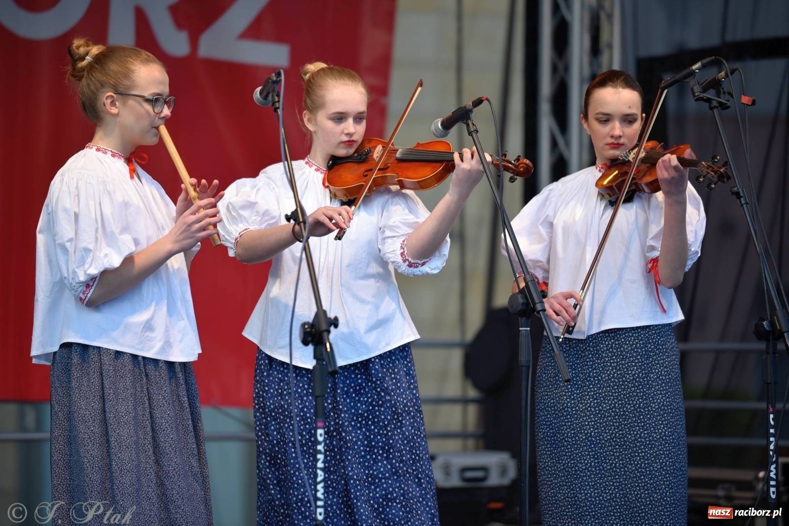 Zdjęcie w galerii na portalu naszraciborz.pl: Muzyczno-taneczne popołudnie na raciborskim Rynku wiadomości z regionu