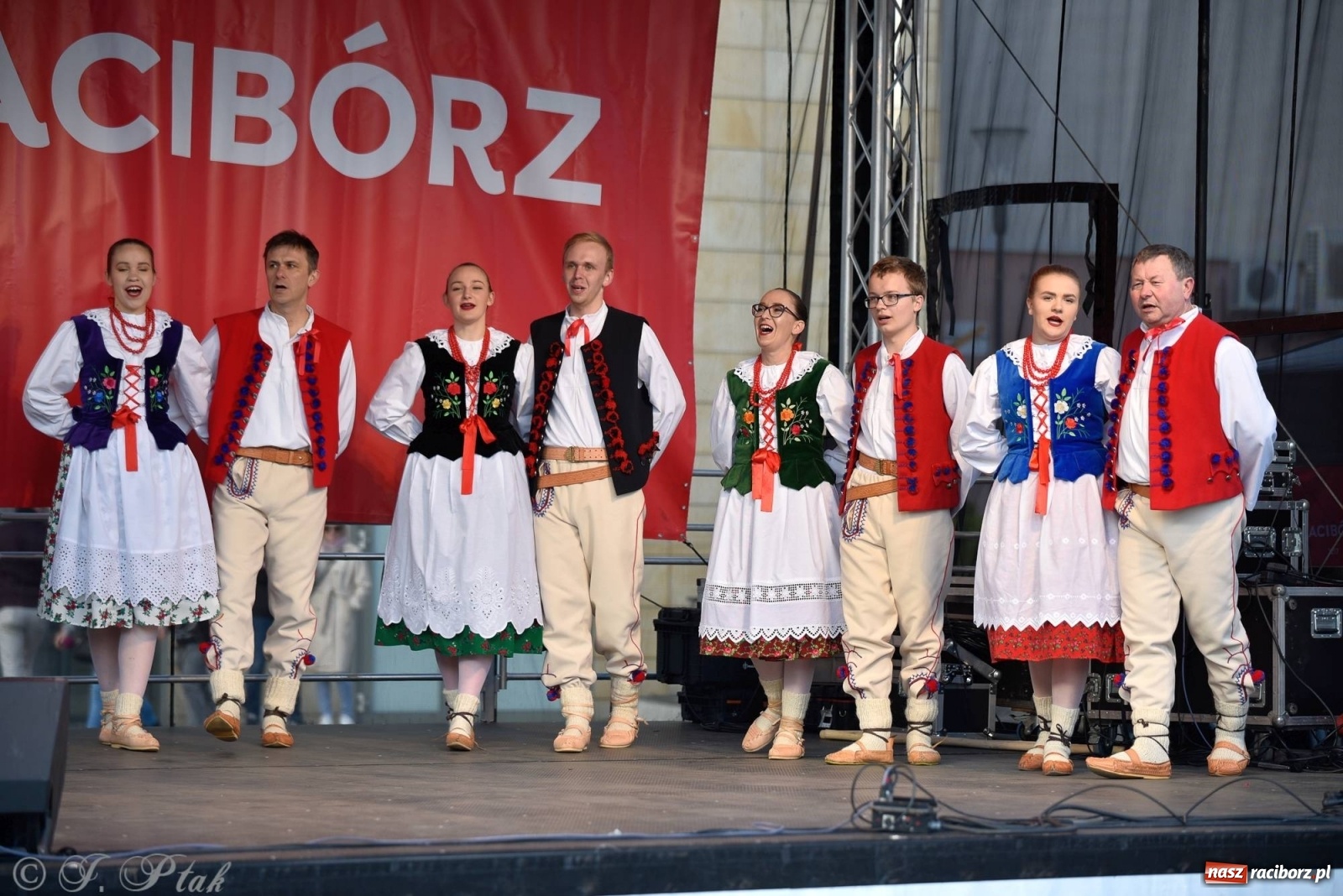 Zdjęcie w galerii na portalu naszraciborz.pl: Muzyczno-taneczne popołudnie na raciborskim Rynku wiadomości z regionu