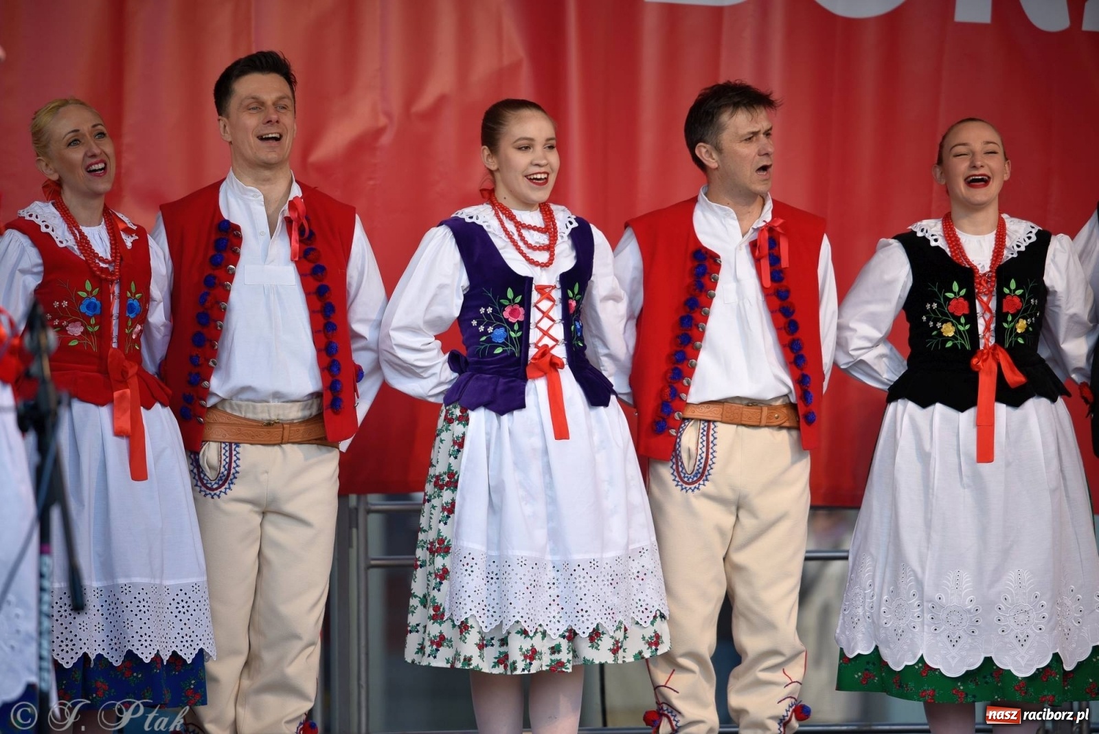 Zdjęcie w galerii na portalu naszraciborz.pl: Muzyczno-taneczne popołudnie na raciborskim Rynku wiadomości z regionu