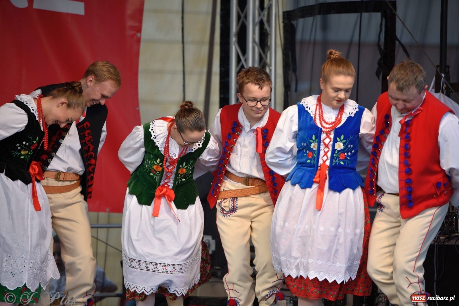 Zdjęcie w galerii na portalu naszraciborz.pl: Muzyczno-taneczne popołudnie na raciborskim Rynku wiadomości z regionu