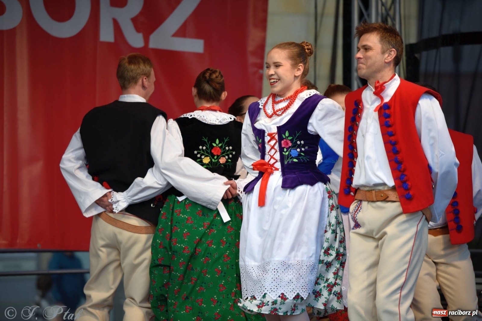 Zdjęcie w galerii na portalu naszraciborz.pl: Muzyczno-taneczne popołudnie na raciborskim Rynku wiadomości z regionu