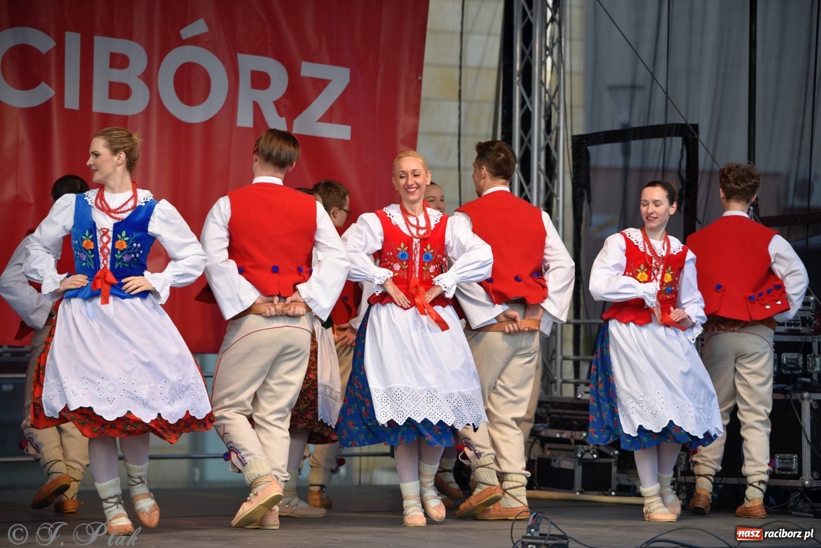 Zdjęcie w galerii na portalu naszraciborz.pl: Muzyczno-taneczne popołudnie na raciborskim Rynku wiadomości z regionu