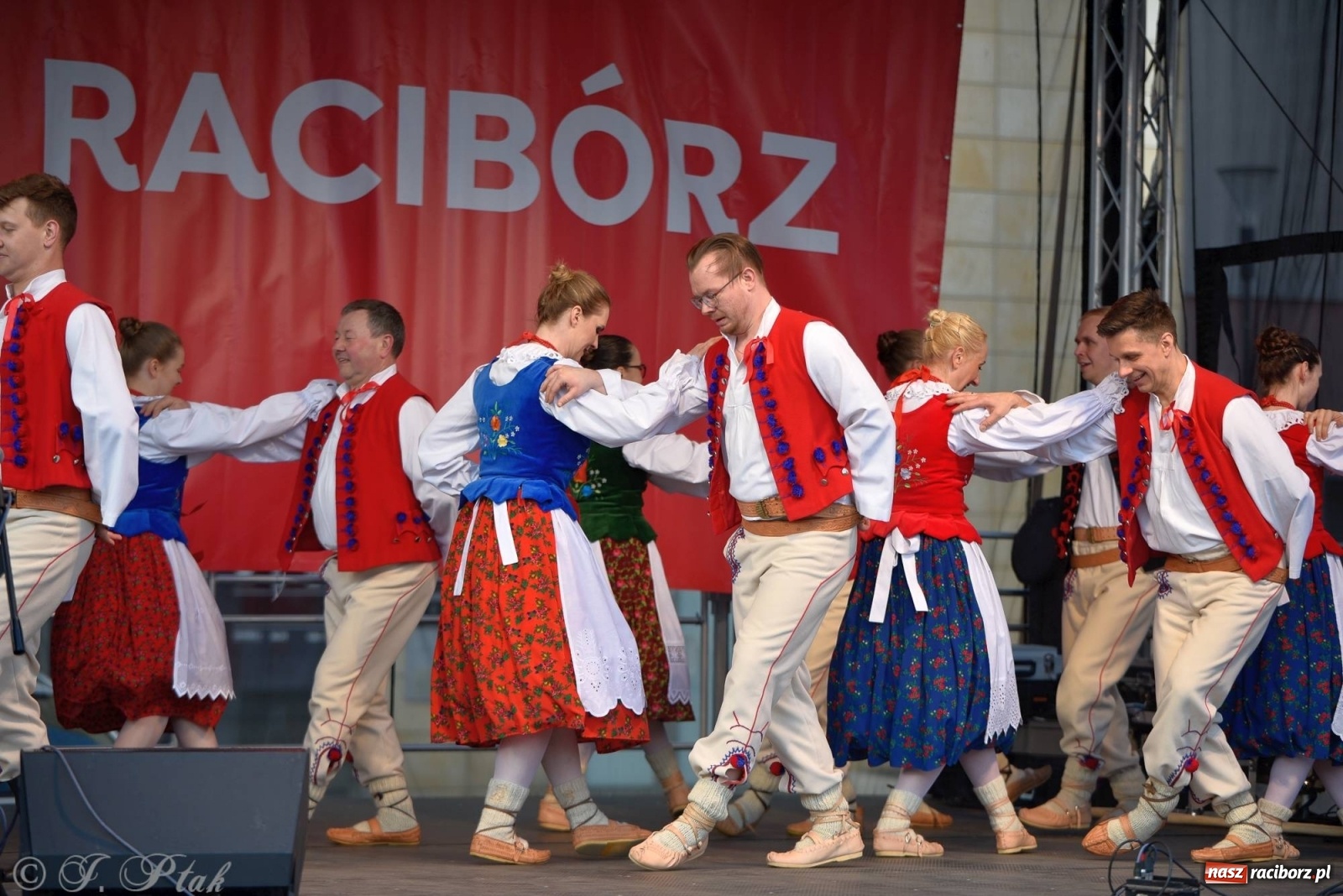 Zdjęcie w galerii na portalu naszraciborz.pl: Muzyczno-taneczne popołudnie na raciborskim Rynku wiadomości z regionu