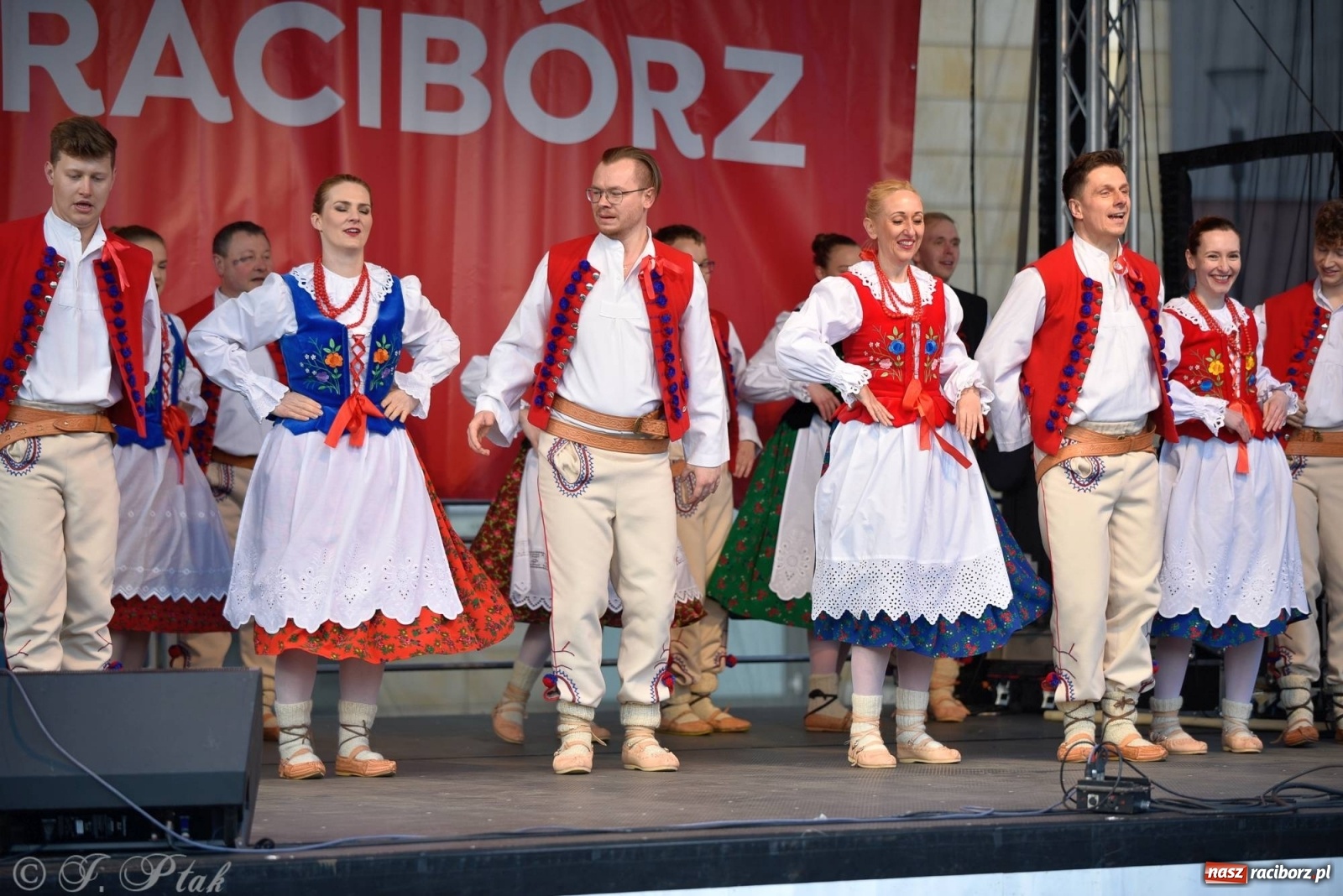 Zdjęcie w galerii na portalu naszraciborz.pl: Muzyczno-taneczne popołudnie na raciborskim Rynku wiadomości z regionu