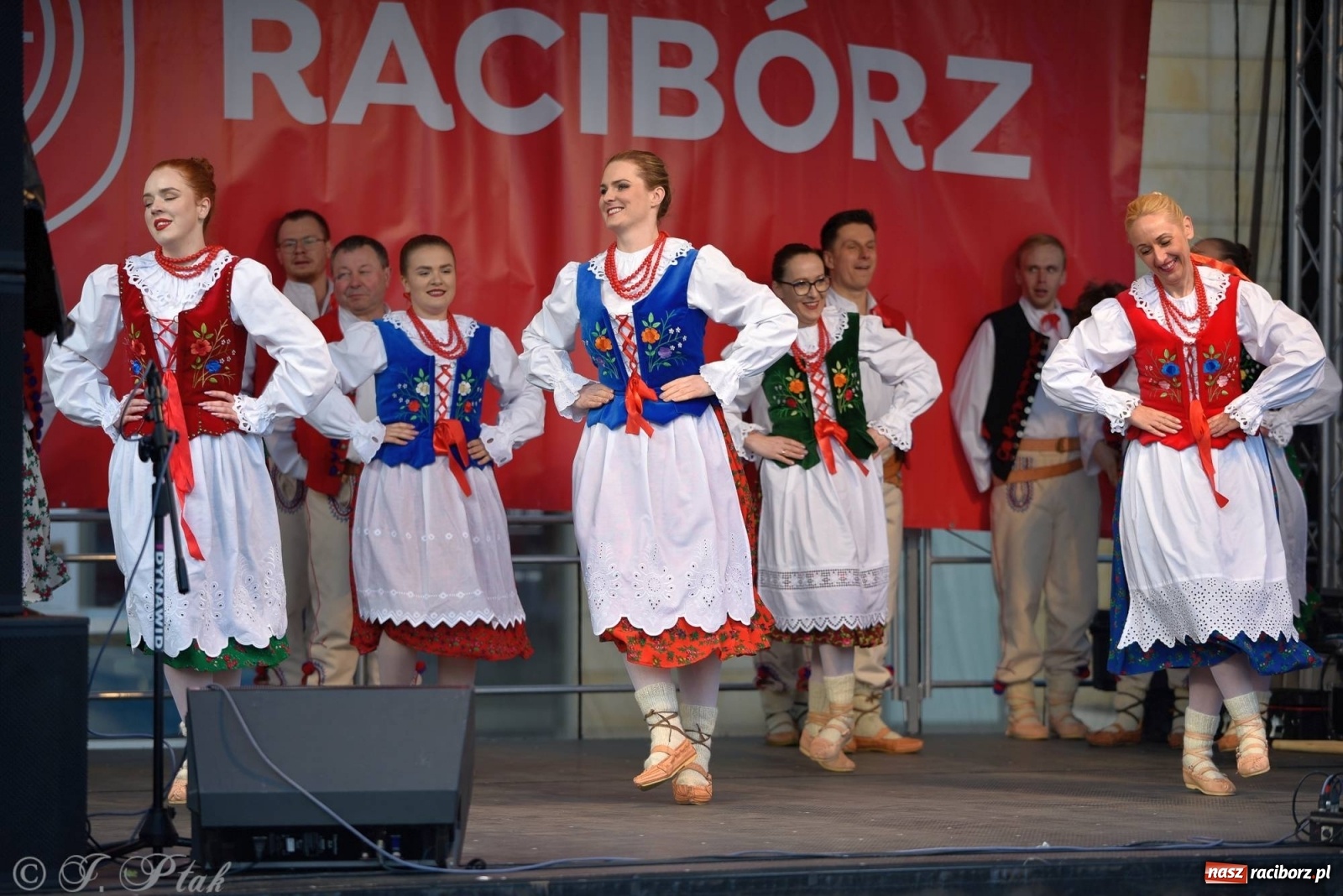 Zdjęcie w galerii na portalu naszraciborz.pl: Muzyczno-taneczne popołudnie na raciborskim Rynku wiadomości z regionu