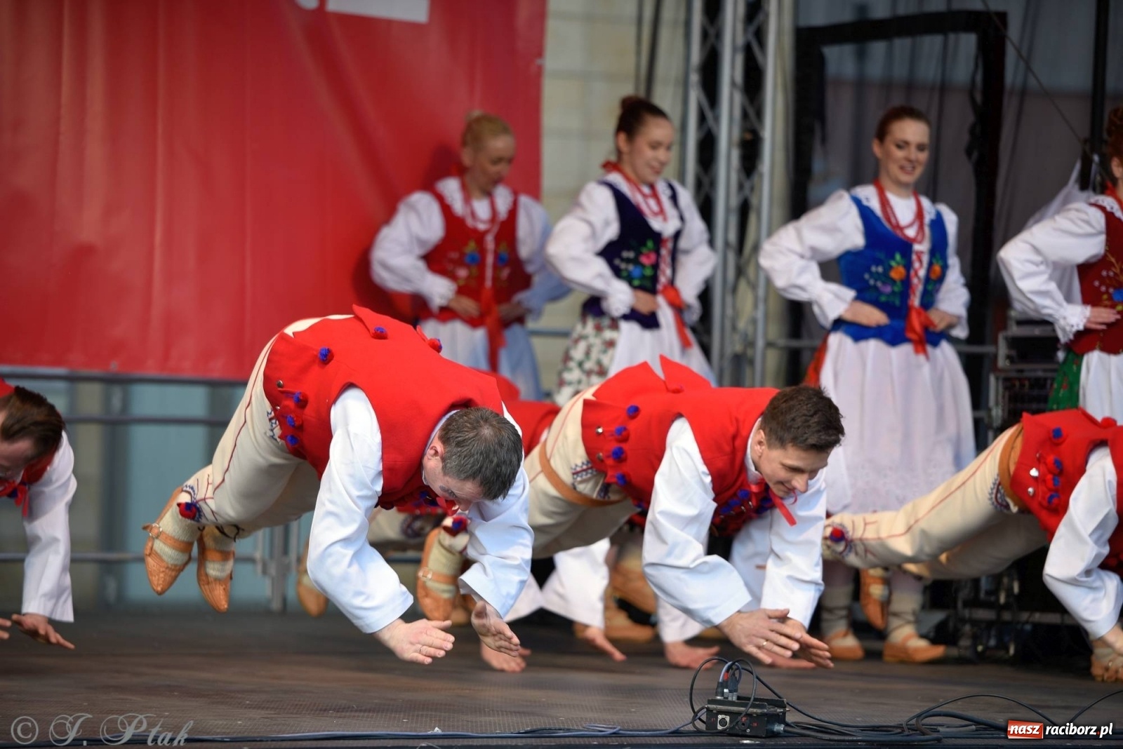 Zdjęcie w galerii na portalu naszraciborz.pl: Muzyczno-taneczne popołudnie na raciborskim Rynku wiadomości z regionu