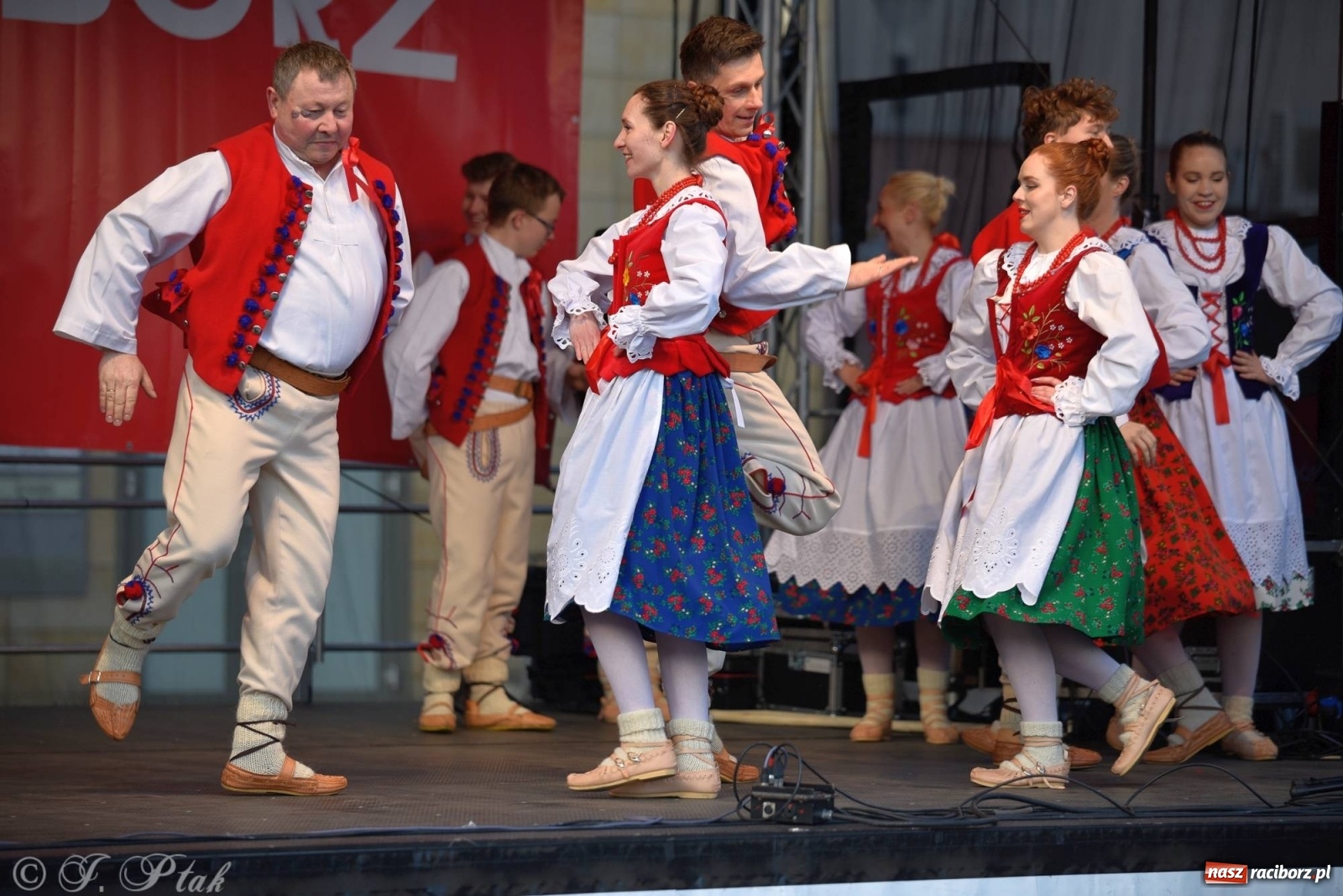 Zdjęcie w galerii na portalu naszraciborz.pl: Muzyczno-taneczne popołudnie na raciborskim Rynku wiadomości z regionu