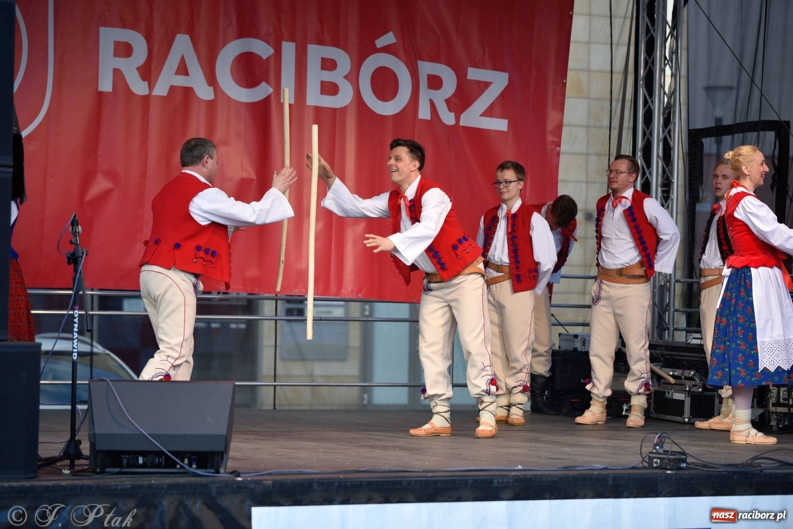 Zdjęcie w galerii na portalu naszraciborz.pl: Muzyczno-taneczne popołudnie na raciborskim Rynku wiadomości z regionu