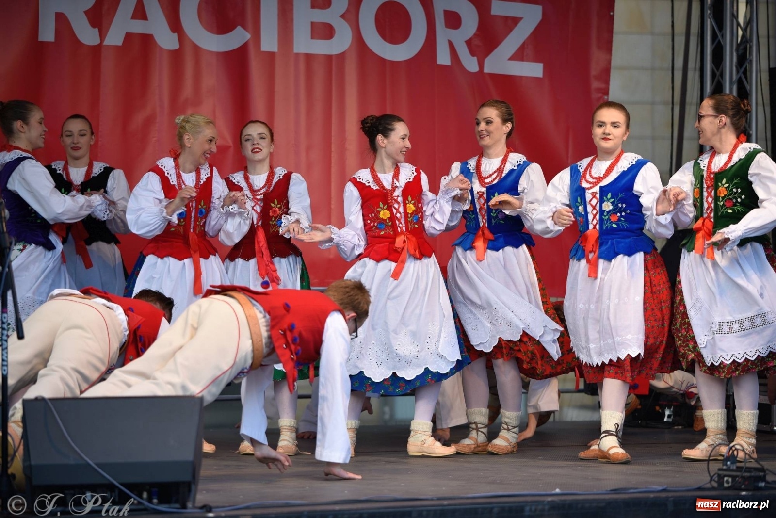 Zdjęcie w galerii na portalu naszraciborz.pl: Muzyczno-taneczne popołudnie na raciborskim Rynku wiadomości z regionu