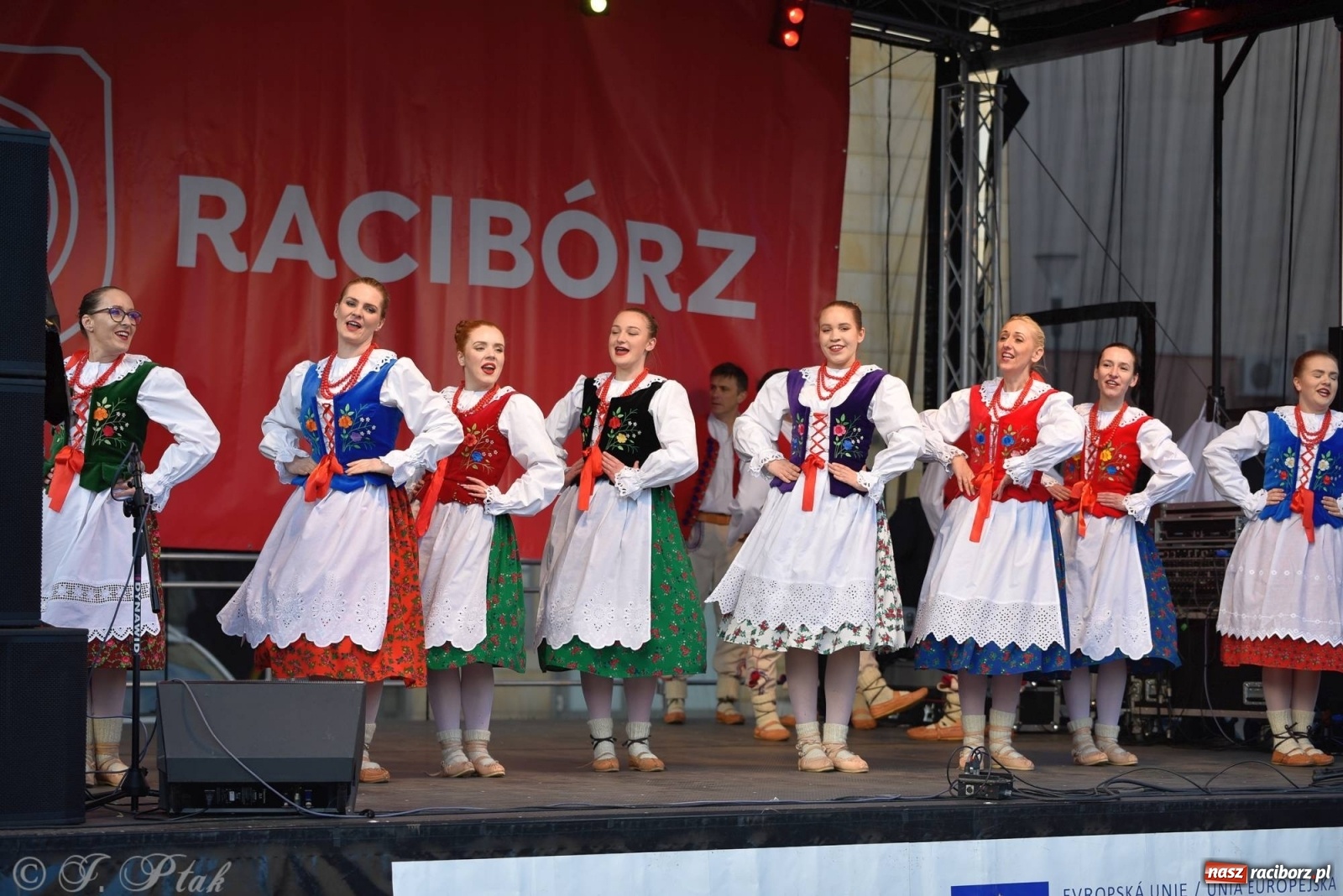 Zdjęcie w galerii na portalu naszraciborz.pl: Muzyczno-taneczne popołudnie na raciborskim Rynku wiadomości z regionu