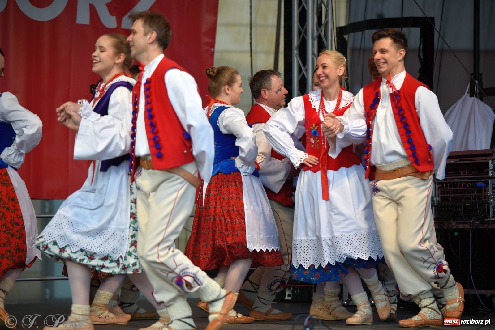 Zdjęcie w galerii na portalu naszraciborz.pl: Muzyczno-taneczne popołudnie na raciborskim Rynku wiadomości z regionu