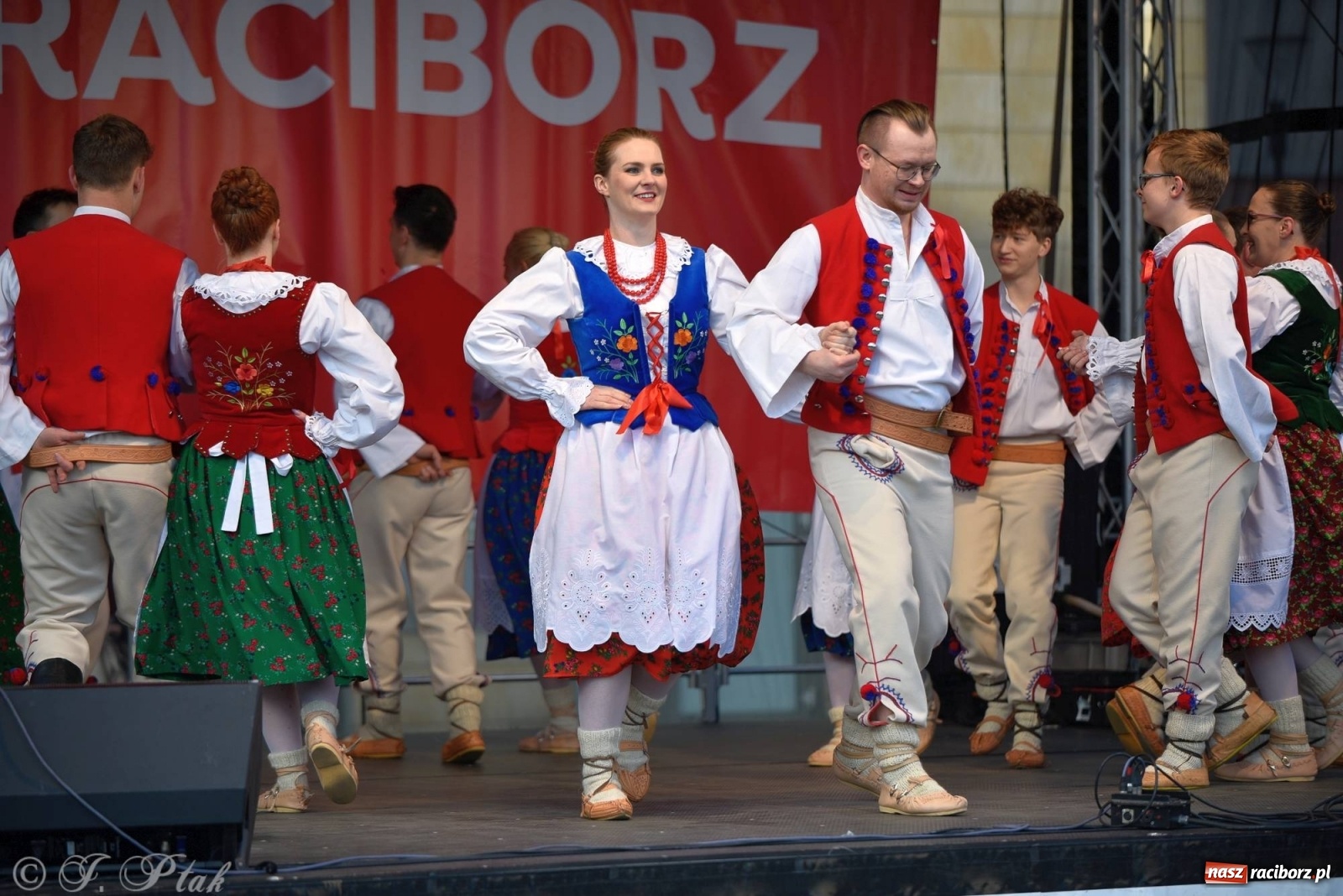 Zdjęcie w galerii na portalu naszraciborz.pl: Muzyczno-taneczne popołudnie na raciborskim Rynku wiadomości z regionu