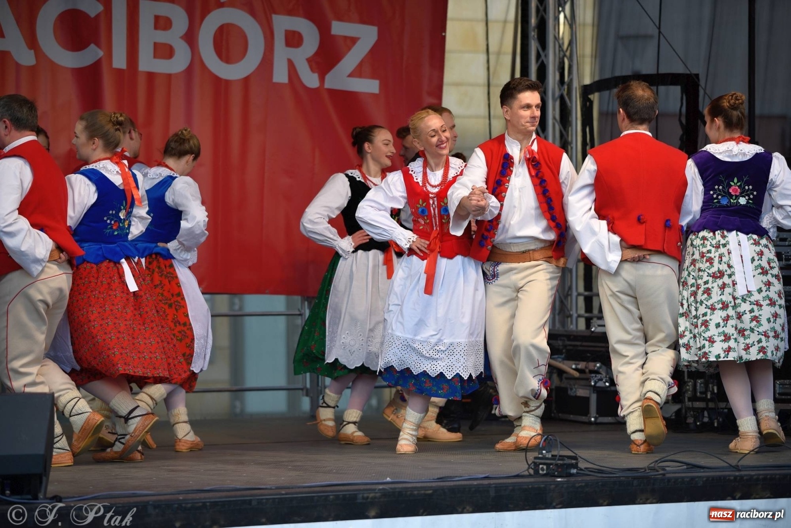 Zdjęcie w galerii na portalu naszraciborz.pl: Muzyczno-taneczne popołudnie na raciborskim Rynku wiadomości z regionu