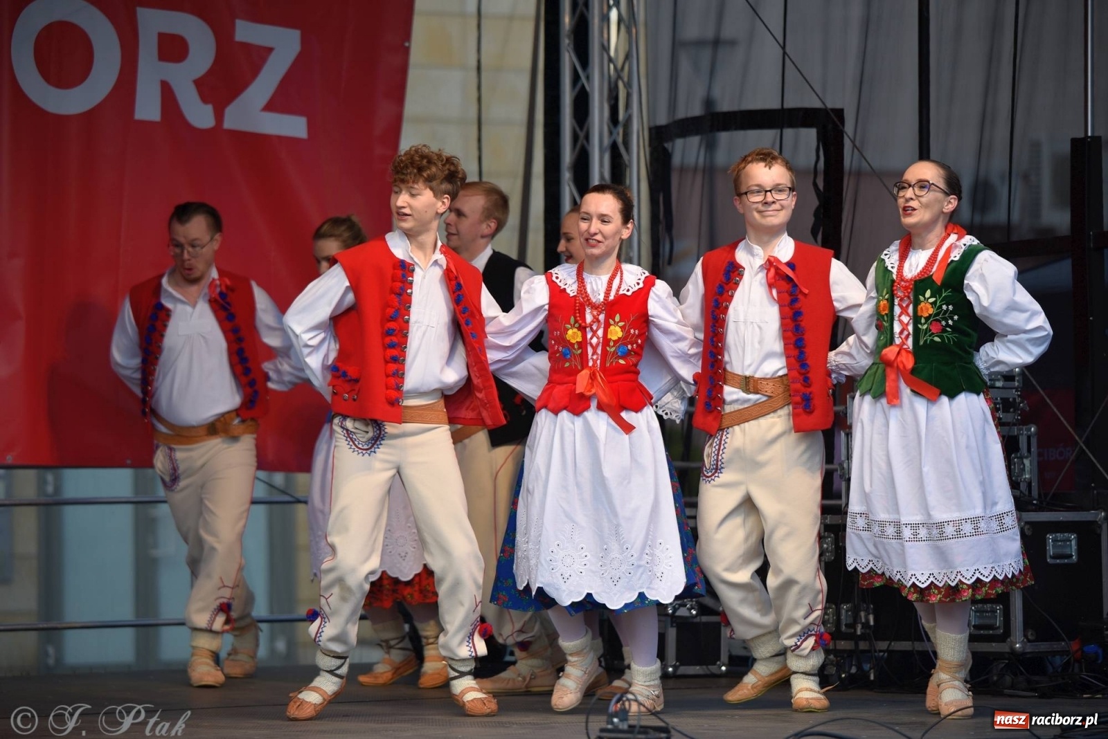 Zdjęcie w galerii na portalu naszraciborz.pl: Muzyczno-taneczne popołudnie na raciborskim Rynku wiadomości z regionu