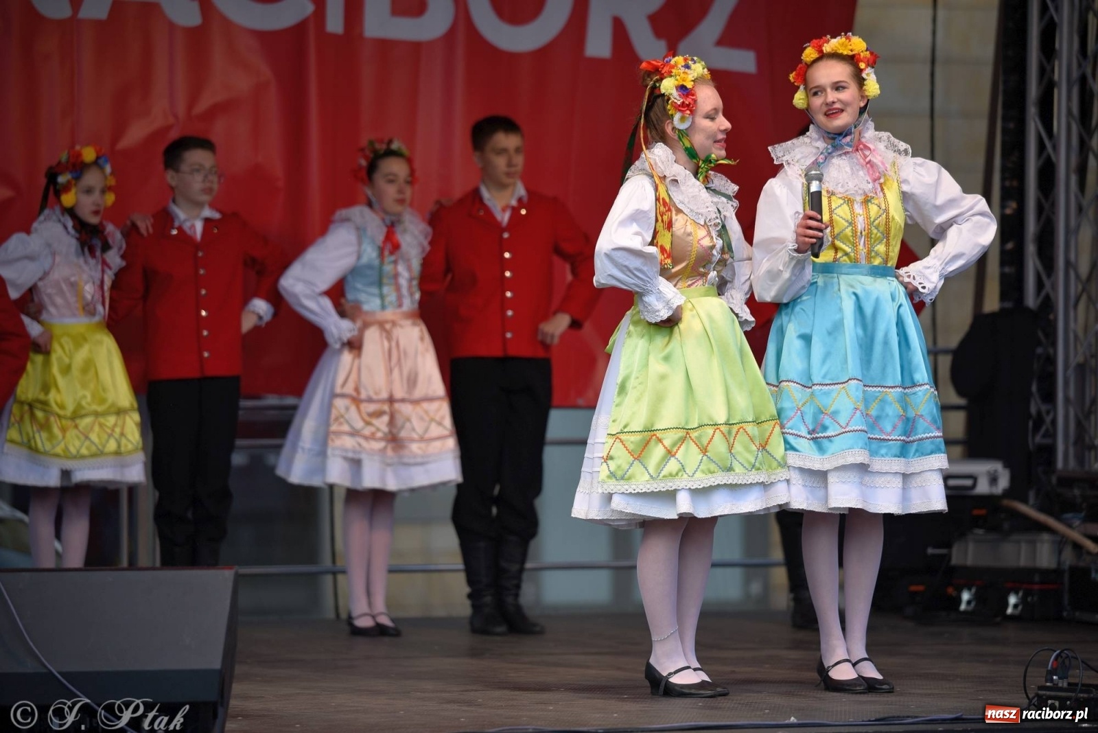 Zdjęcie w galerii na portalu naszraciborz.pl: Muzyczno-taneczne popołudnie na raciborskim Rynku wiadomości z regionu